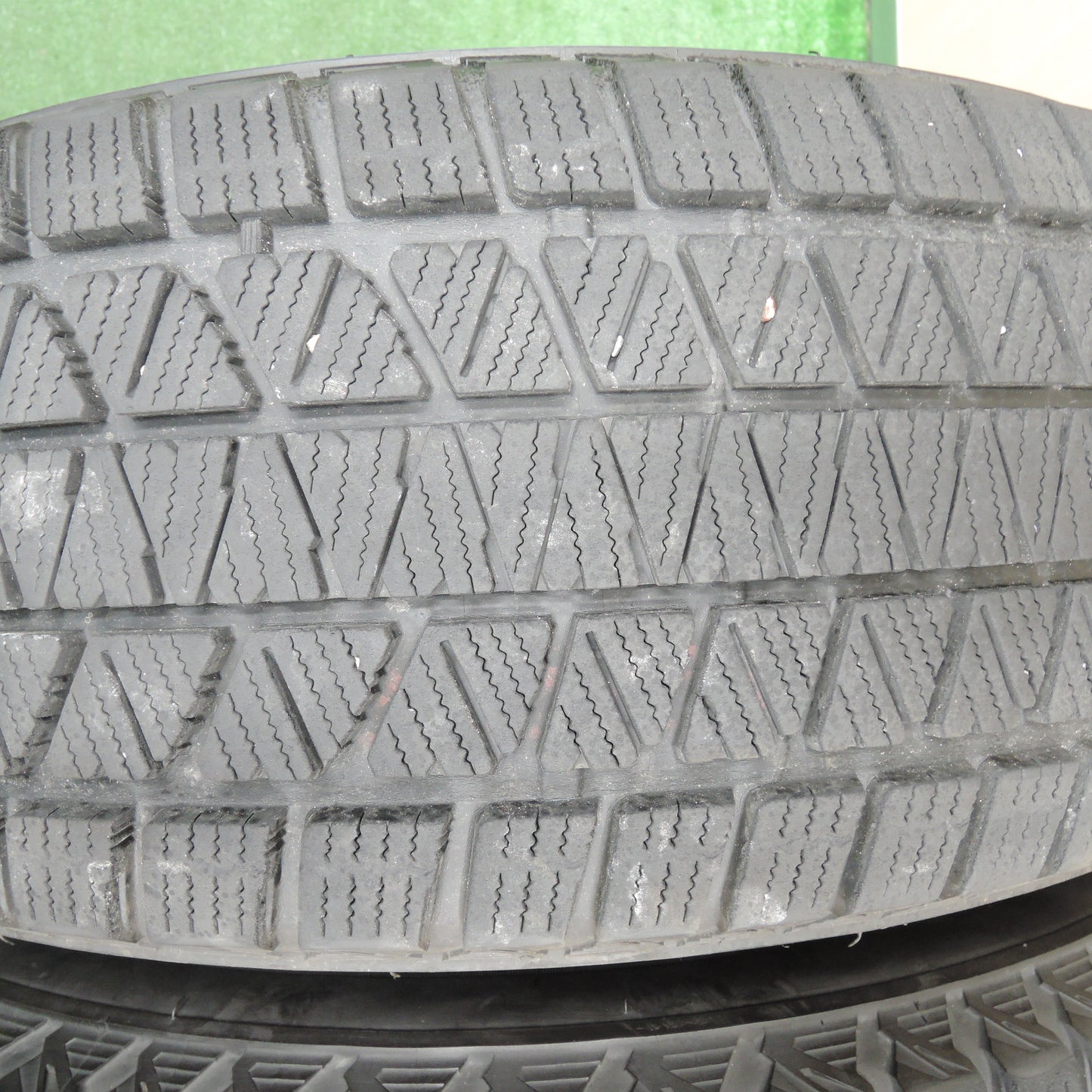 *送料無料*バリ溝！キレイ！9.5分★スタッドレス 265/65R17 ブリヂストン ブリザック DM-V3 社外 アルミ 17インチ PCD139.7/6H★4010908TNス