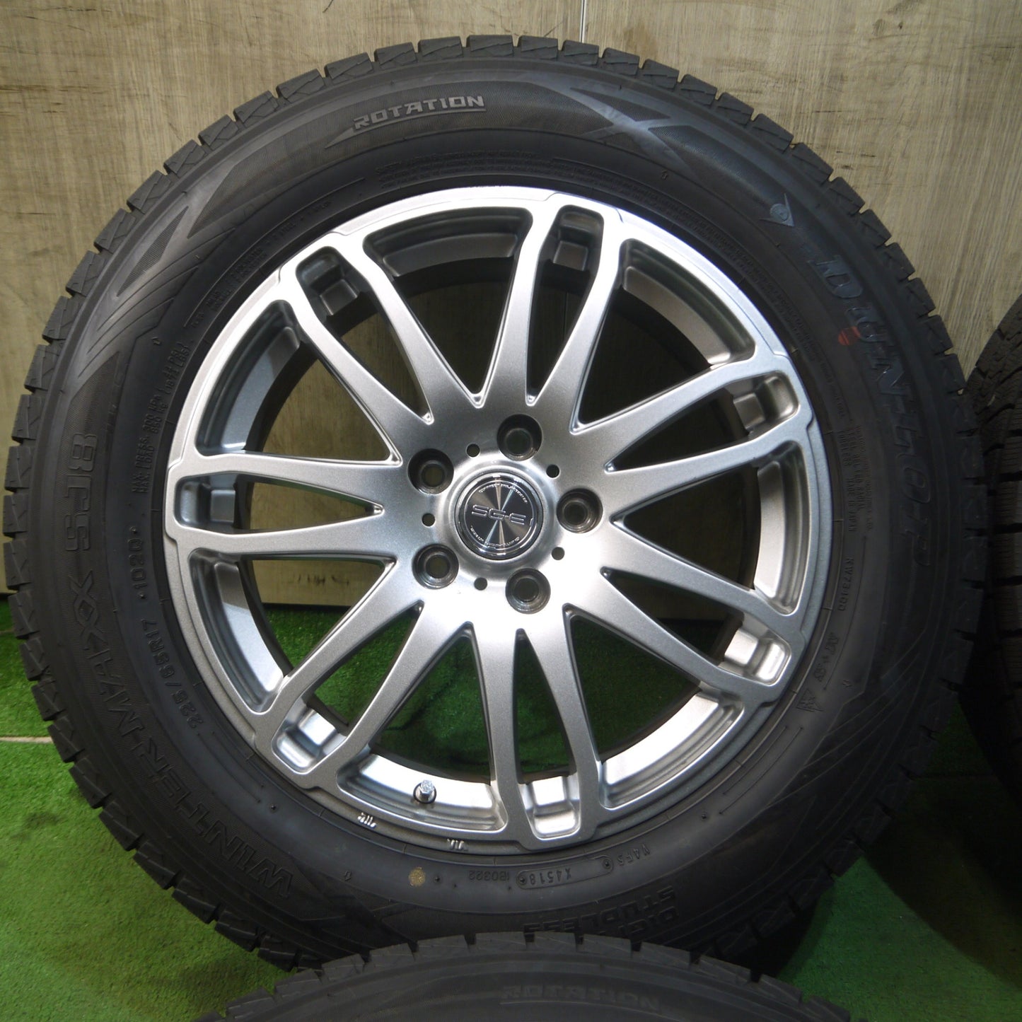 *送料無料* バリ溝！キレイ！ほぼ10分★スタッドレス 225/65R17 ダンロップ ウインターマックス SJ8 SG-E 17インチ PCD114.3/5H★4022801KKス