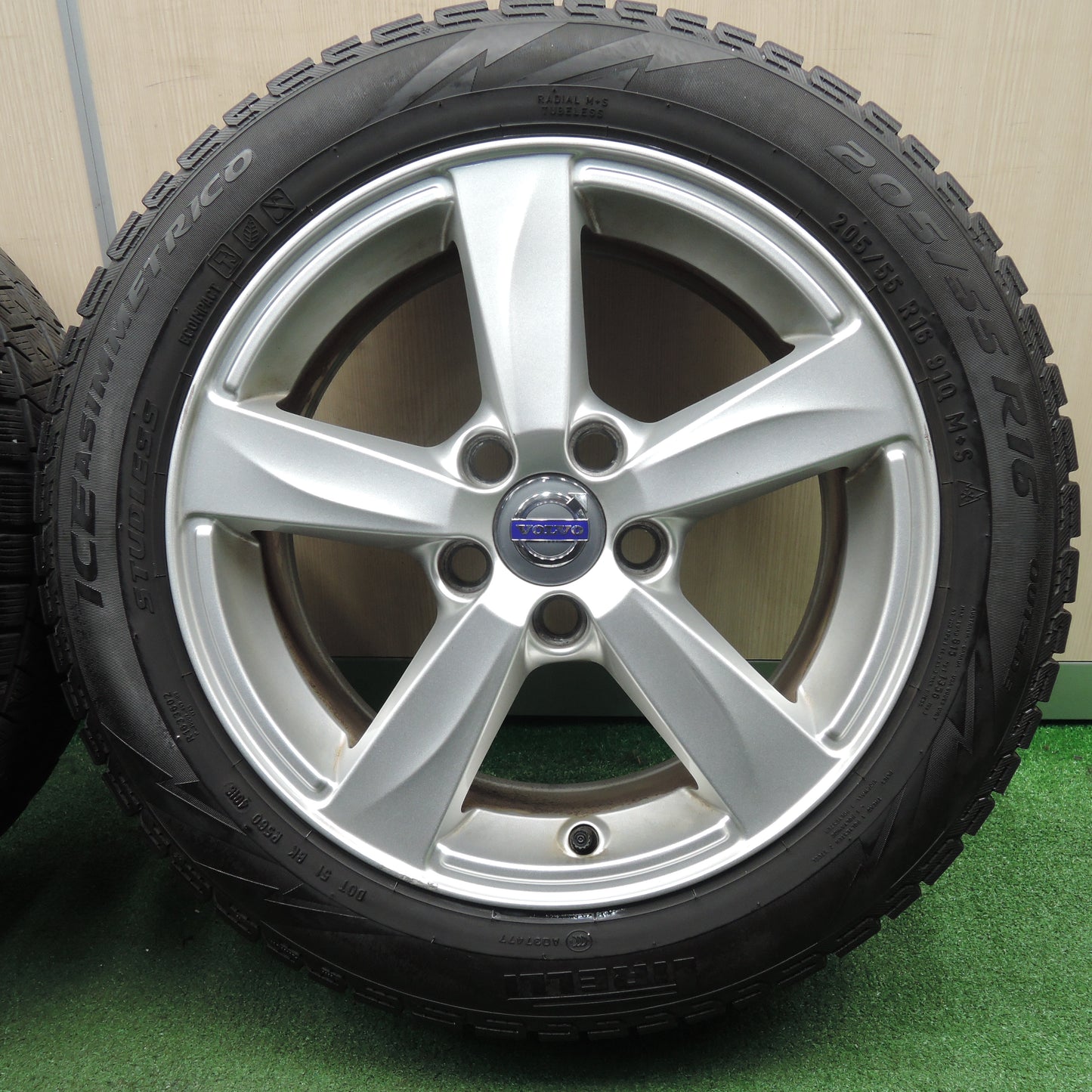 *送料無料*キレイ★ボルボ V40 純正 205/55R16 スタッドレス ピレリ アイスアシンメトリコ 16インチ PCD108/5H★4012302NJノ