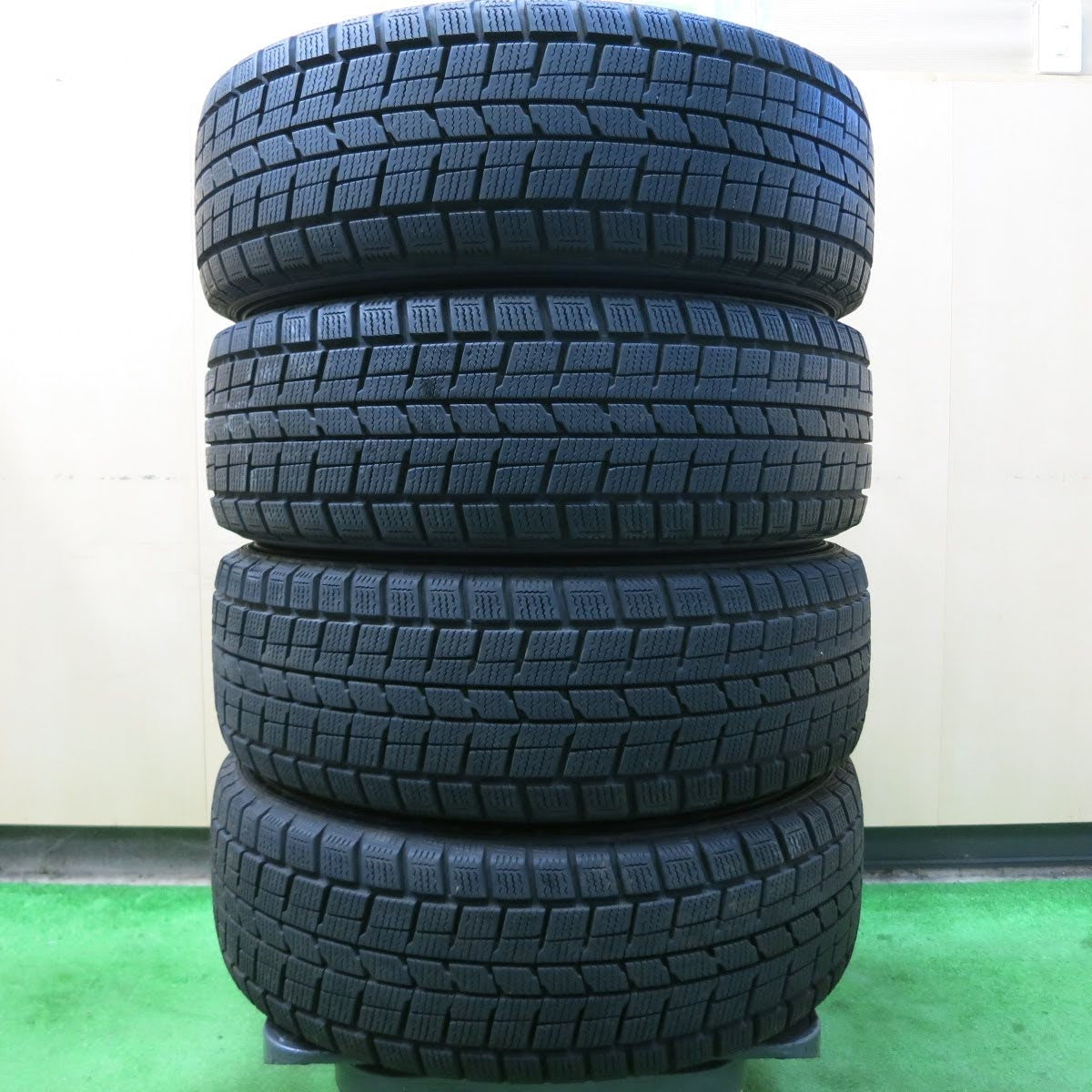 [送料無料]バリ溝！キレイ！9.5分★プジョー 等 195/65R15 AGA TARGA スタッドレス ダンロップ DSX 15インチ PCD108/4H★3070205イス