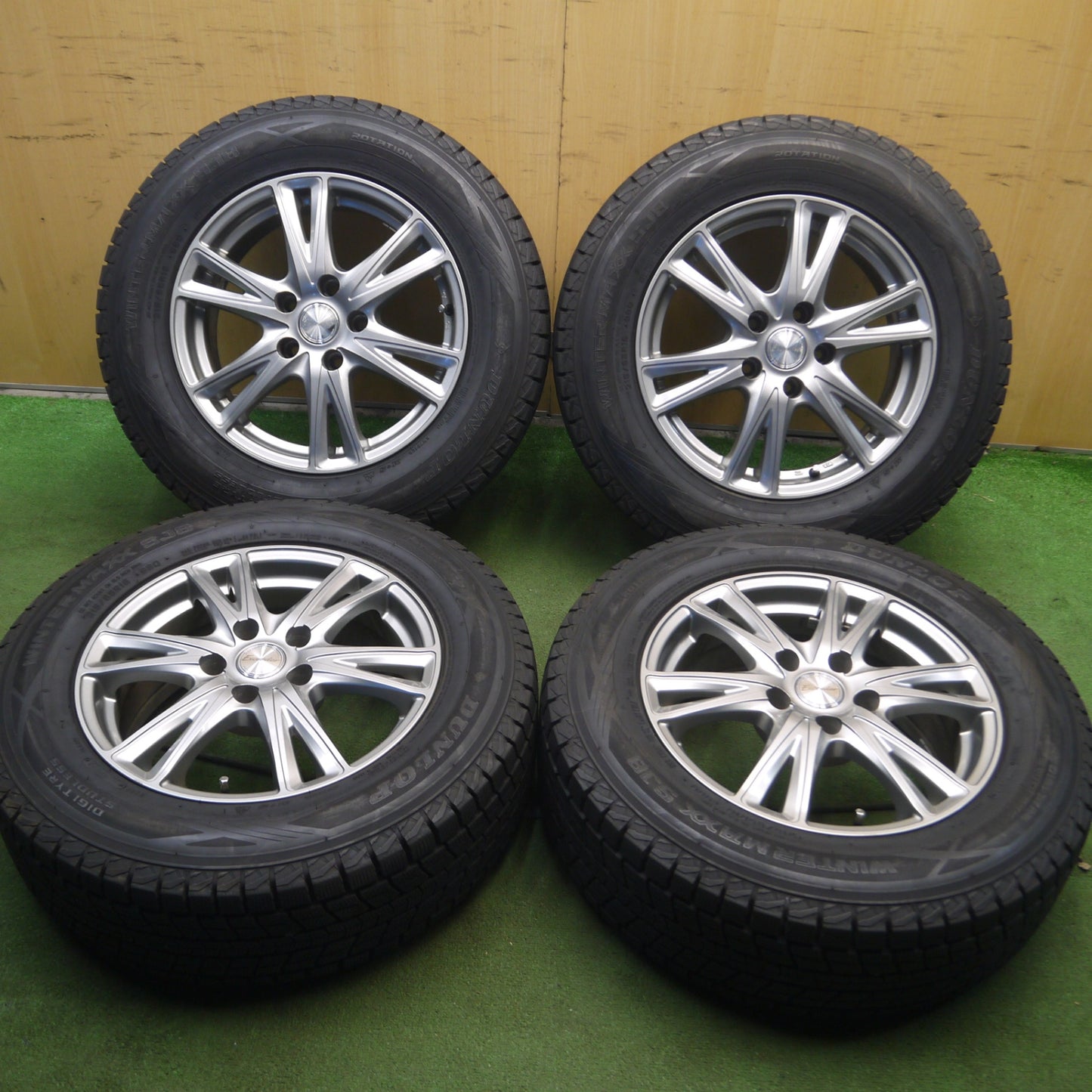 *送料無料* バリ溝！キレイ！9.5分以上★スタッドレス 215/65R16 ダンロップ ウインターマックス SJ8 Exceeder エクシーダー 16インチ PCD114.3/5H★4021607Hス