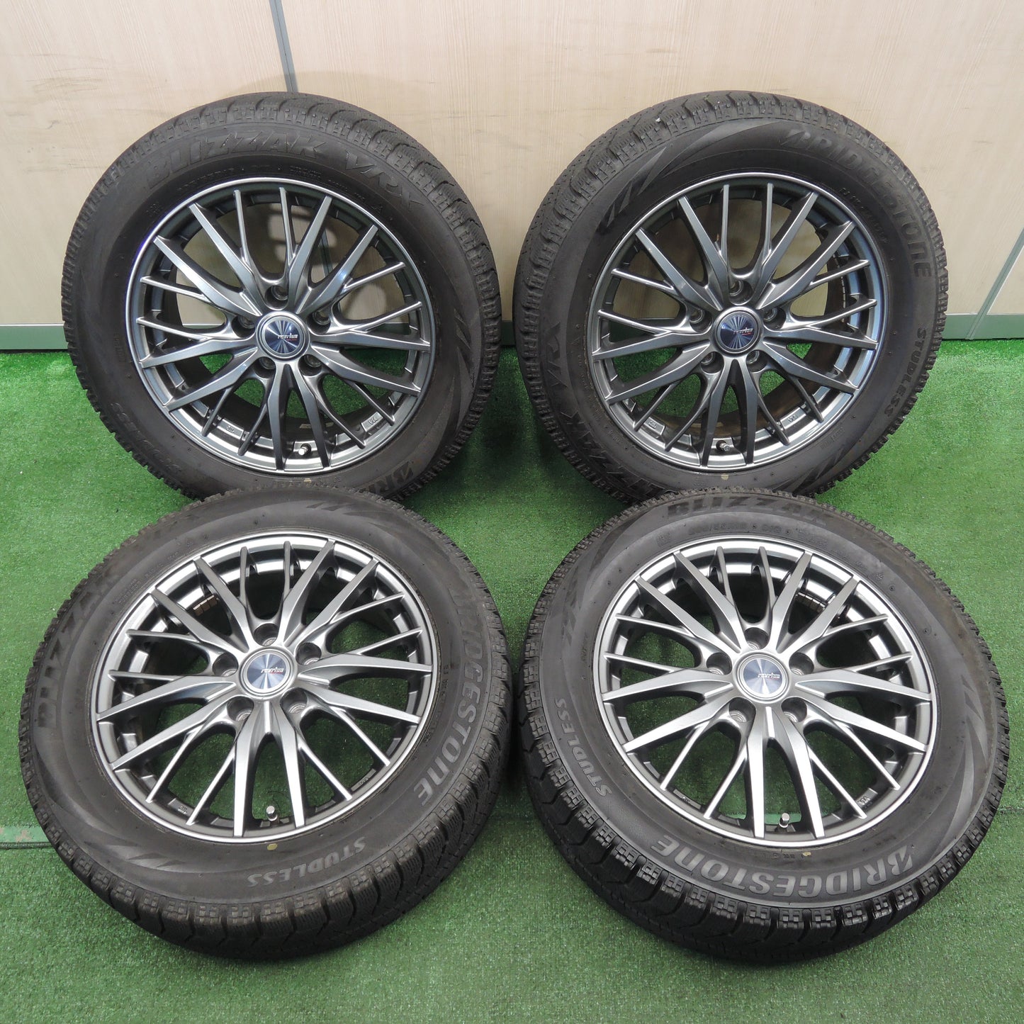 *送料無料*キレイ★スタッドレス 205/55R16 ブリヂストン ブリザック VRX ravrion RM01 ラブリオン 16インチ PCD114.3/5H★3111408NJス