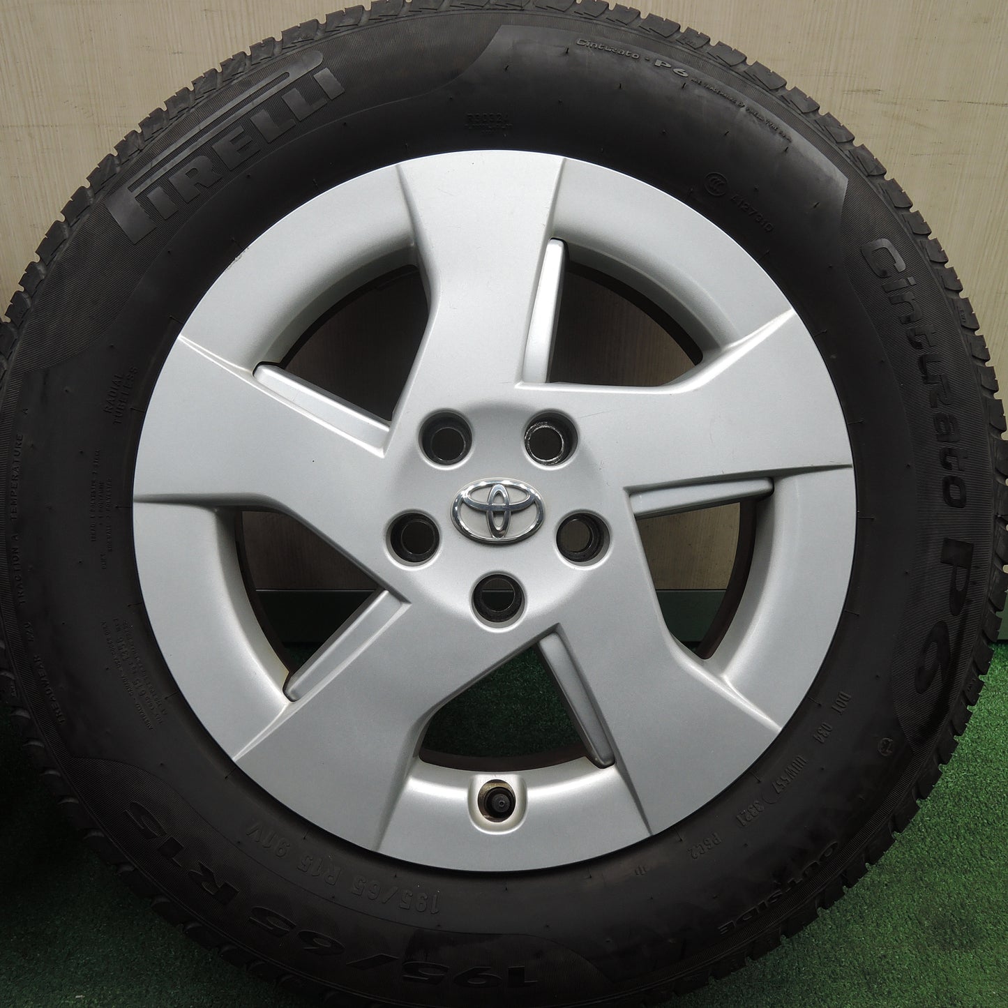 *送料無料*4本価格！21年★トヨタ 30系 プリウス 純正 195/65R15 ピレリ Cinturato P6 15インチ PCD100/5H★4012803HAノ