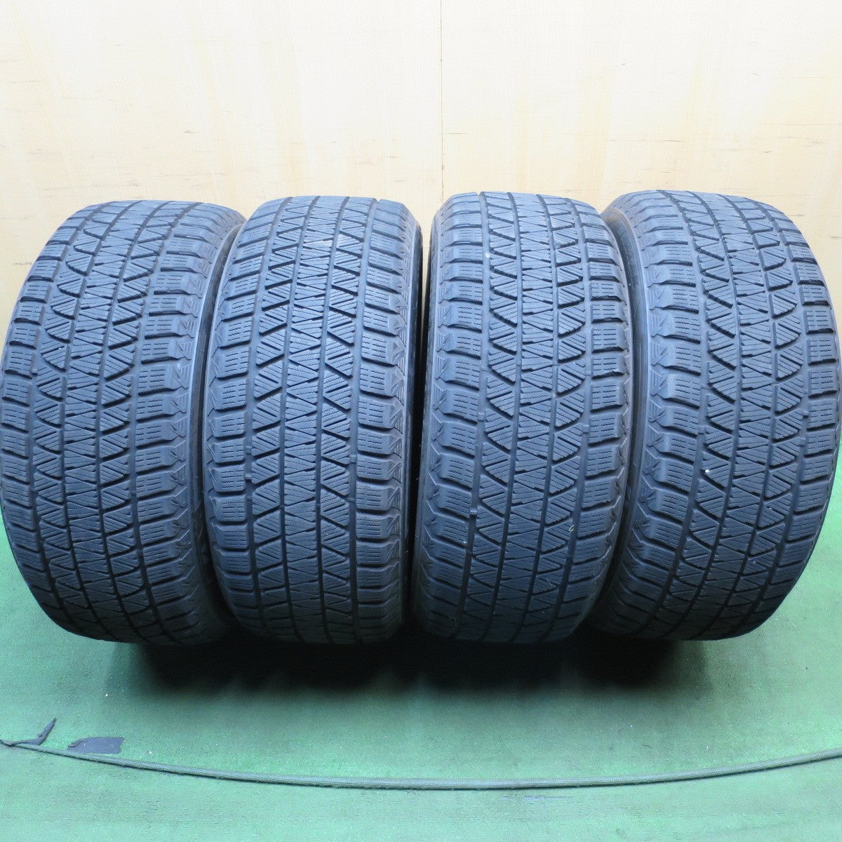 *送料無料* バリ溝！20年！9分★スタッドレス 275/50R20 ブリヂストン ブリザック DM-V3 タイヤ 20インチ ランクル ベンツ等★4031001KKスタ