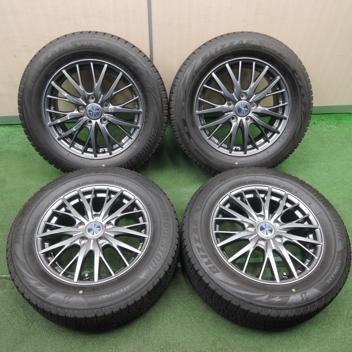 *送料無料* バリ溝！キレイ！9分★フォレスター等 215/60R16 スタッドレス ブリヂストン ブリザック VRX2 ravrion RM01 ラブリオン PCD100/5H★4021702NJス