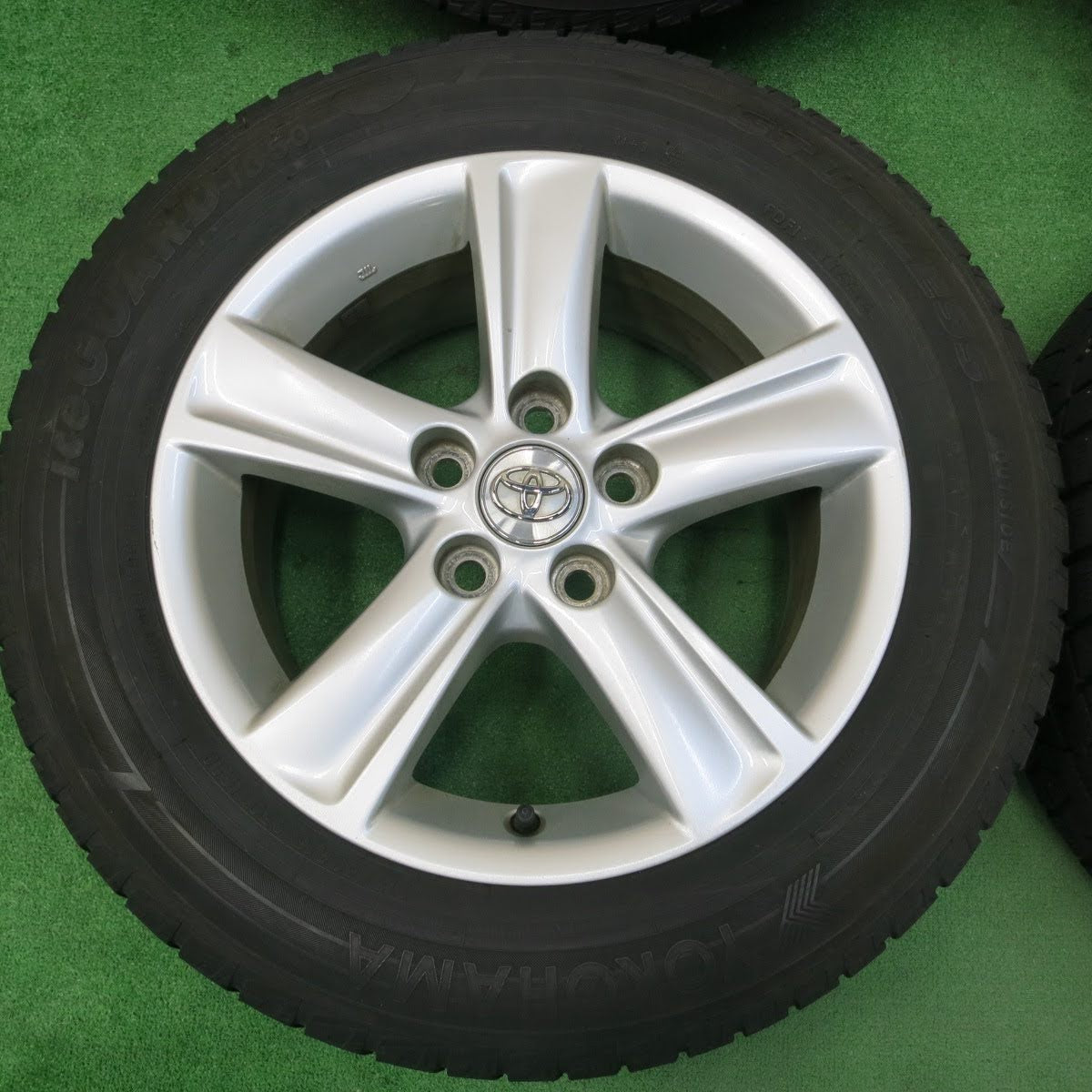 送料無料]キレイ☆トヨタ マークX 純正 215/60R16 スタッドレス