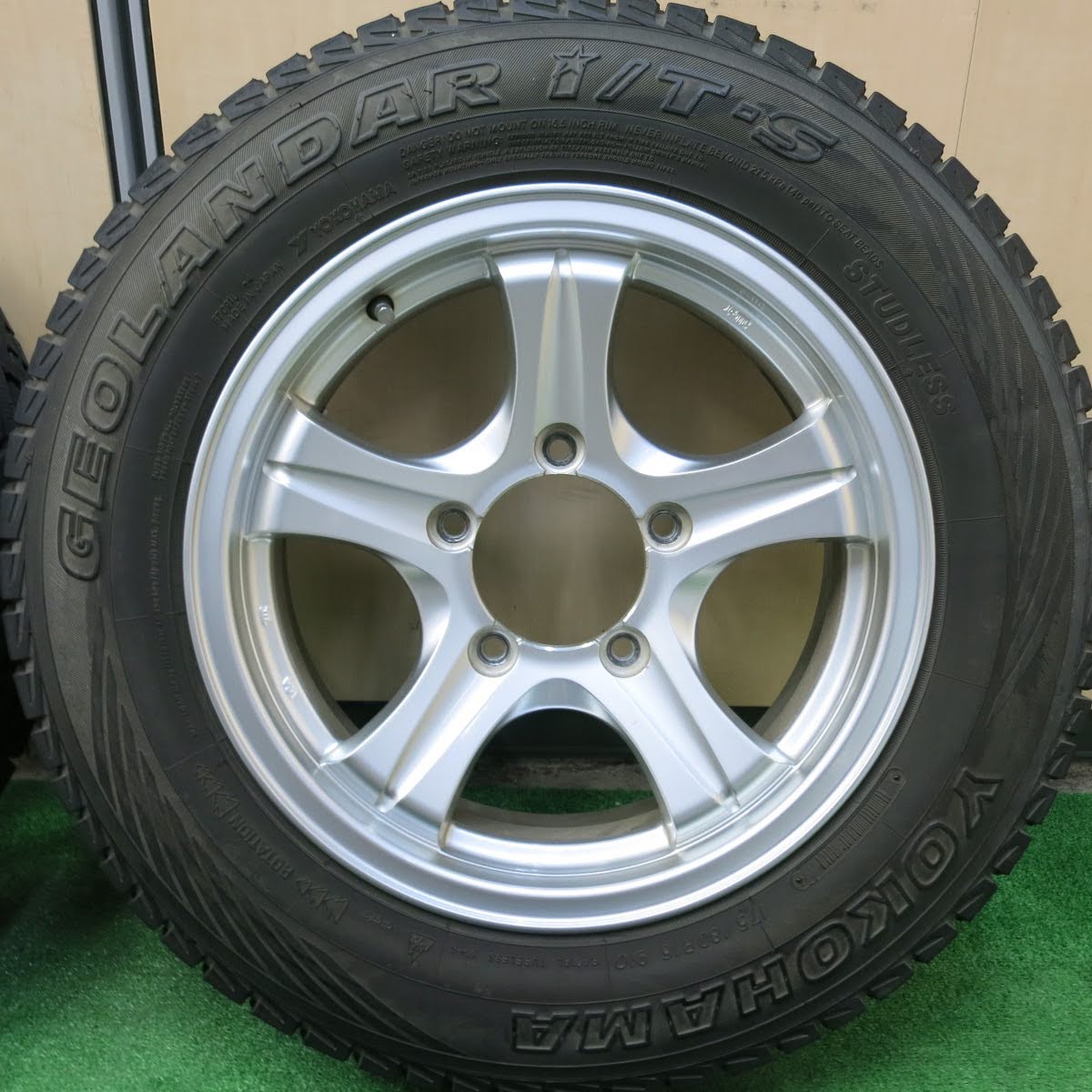 [送料無料]バリ溝！9分★ジムニー 等 175/80R16 スタッドレス ヨコハマ ジオランダー i/T-S 社外 アルミ ホイール 16インチ PCD139.7/5H★3061401ヒス