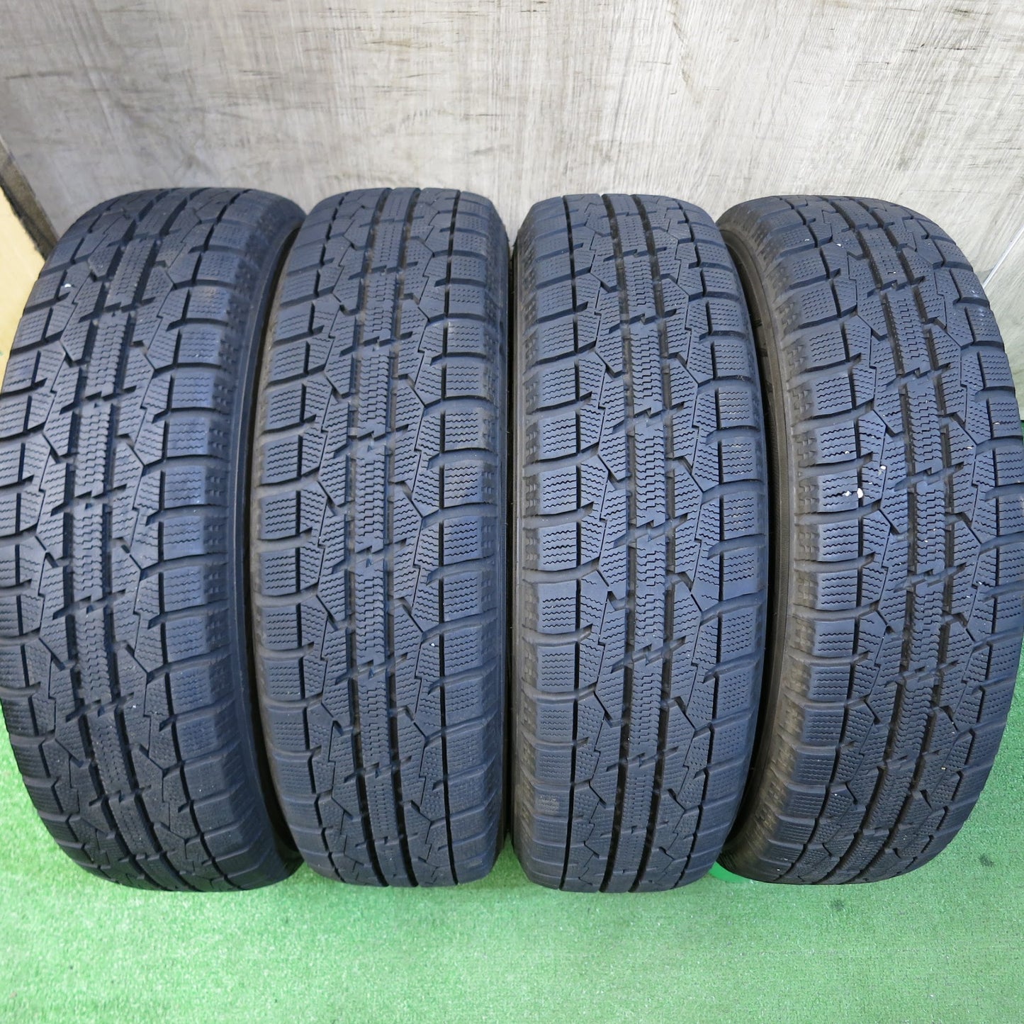 [送料無料]バリ溝！20年！キレイ！9.5分★スタッドレス 155/65R14 トーヨー オブザーブ ガリット GIZ AZ SPORTS AZスポーツ 14インチ PCD100/4H★3042614Hス