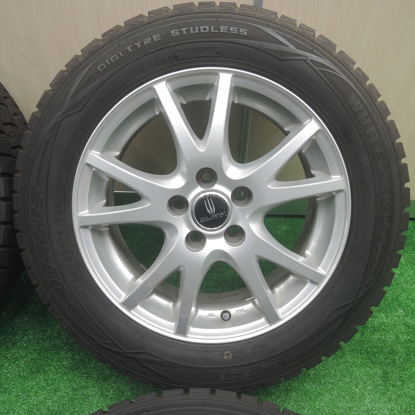 [送料無料]バリ溝！キレイ！9.5分★CLAW X-1 185/65R15 スタッドレス ダンロップ ウインターマックス WM01 15インチ PCD100/5H★3071201SYス