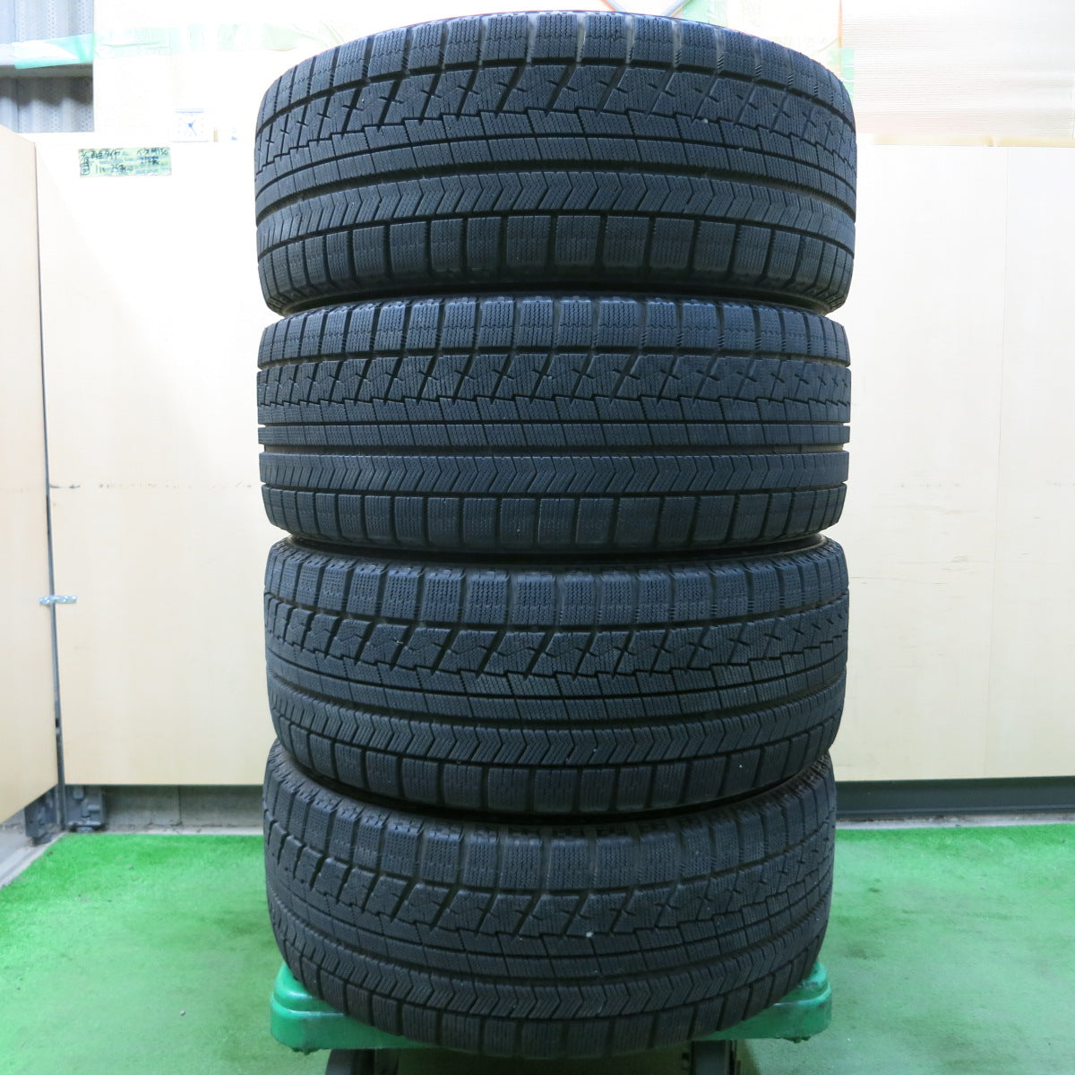 *送料無料*バリ溝！キレイ！9.5分★ベンツ アウディ 等 AGA 225/50R17 スタッドレス ブリヂストン ブリザック VRX 17インチ PCD112/5H★3103104イス