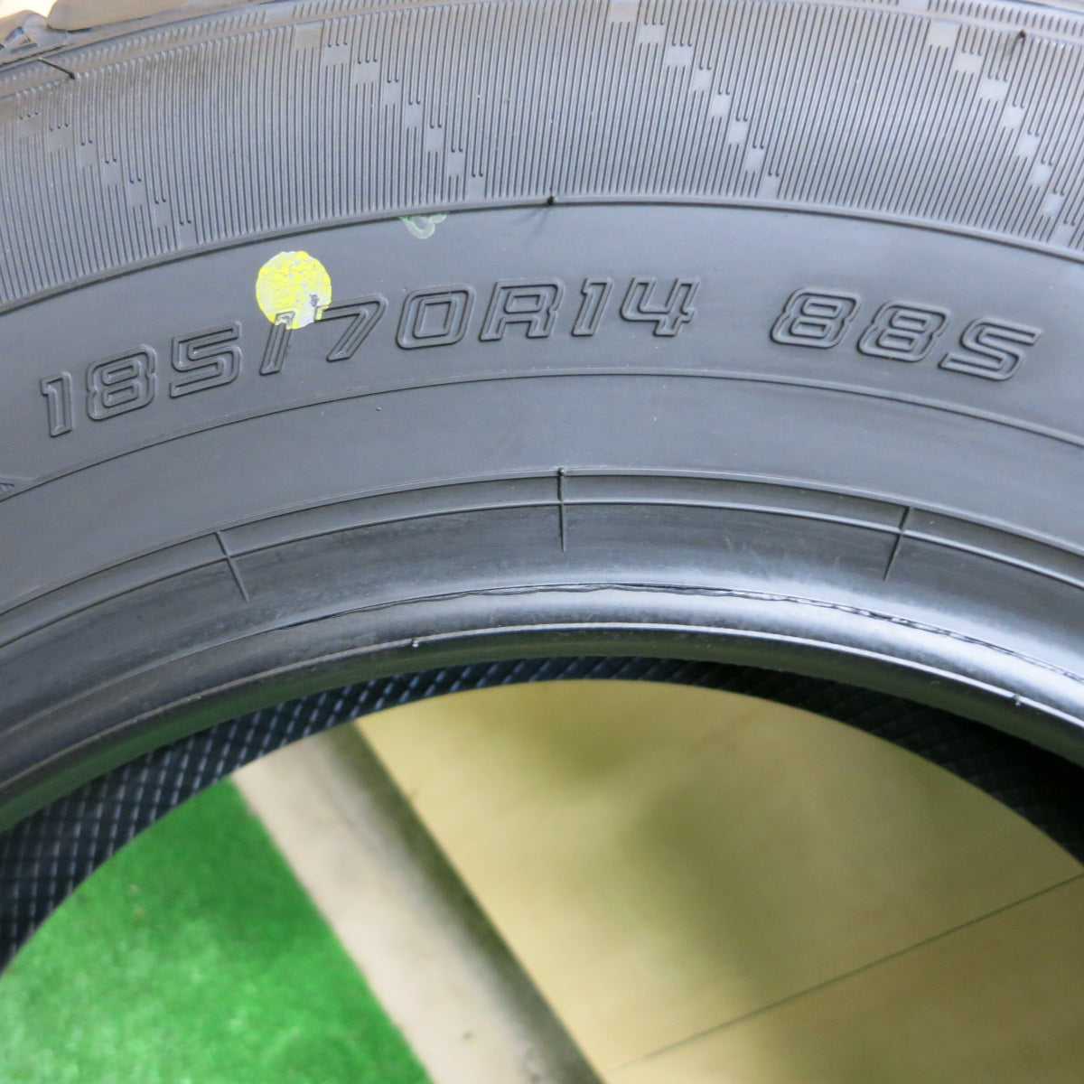 *送料無料*新車外し！22年！ほぼ未使用★185/70R14 ダンロップ エナセーブ EC204 タイヤ 14インチ フリード ノート アクシオ 等★3102101イノタ