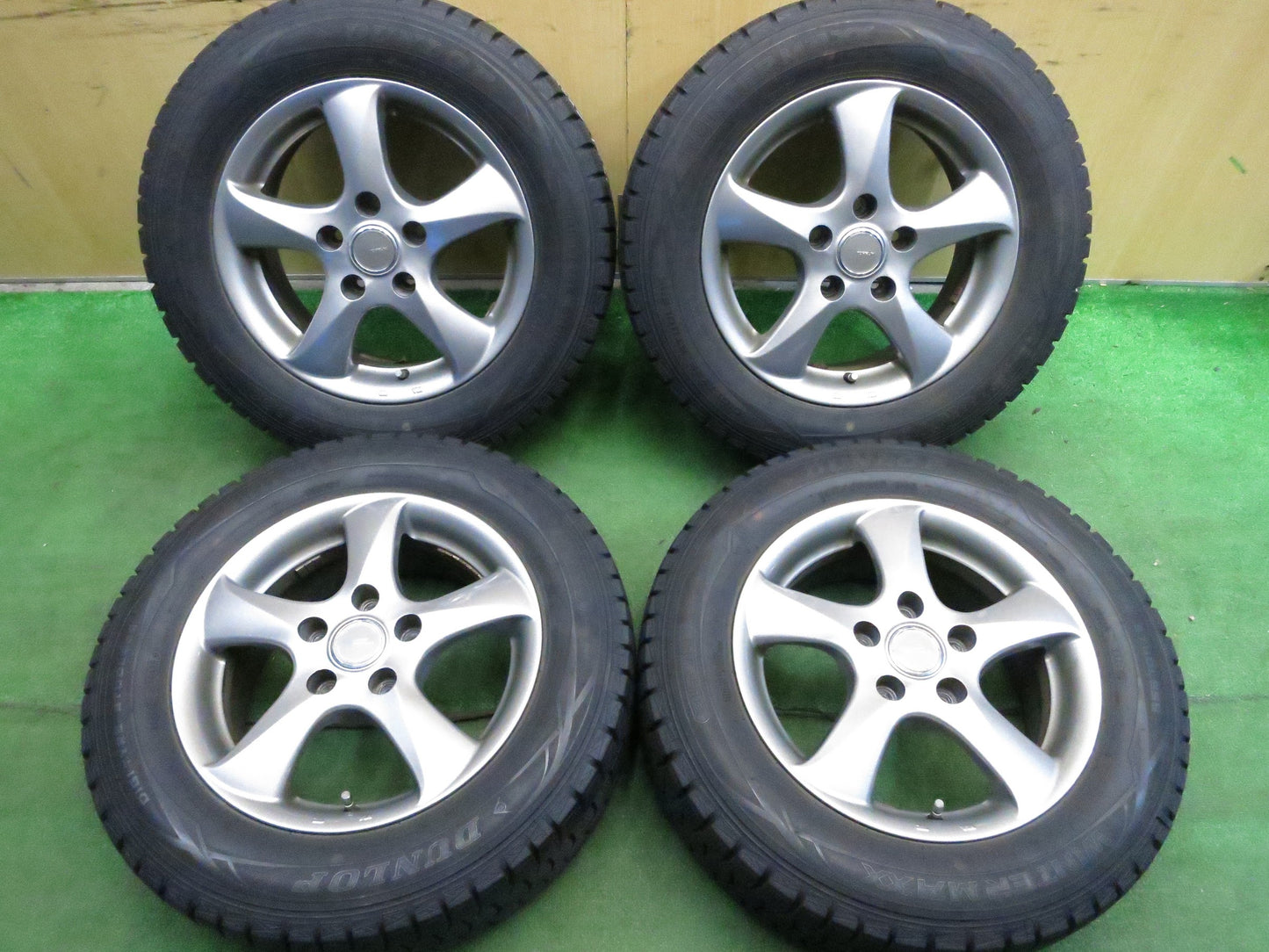 [送料無料]キレイ★スタッドレス 195/65R15 ダンロップ ウインターマックス WM01 TOPRUN トップラン 15インチ PCD114.3/5H★3020104Hス