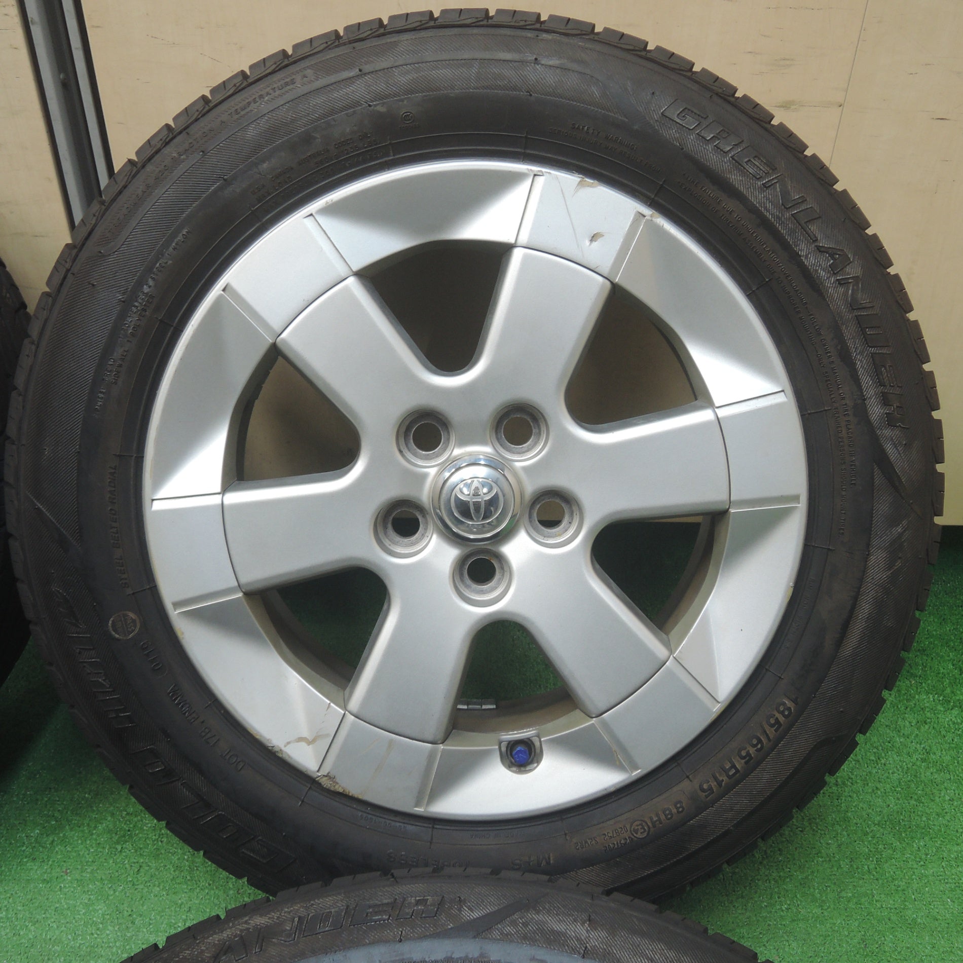 *送料無料* バリ溝！9.5分★トヨタ 20系 プリウス 純正 185/65R15 グリンランダー COLD H01 15インチ  PCD100/5H★4022705SYノ