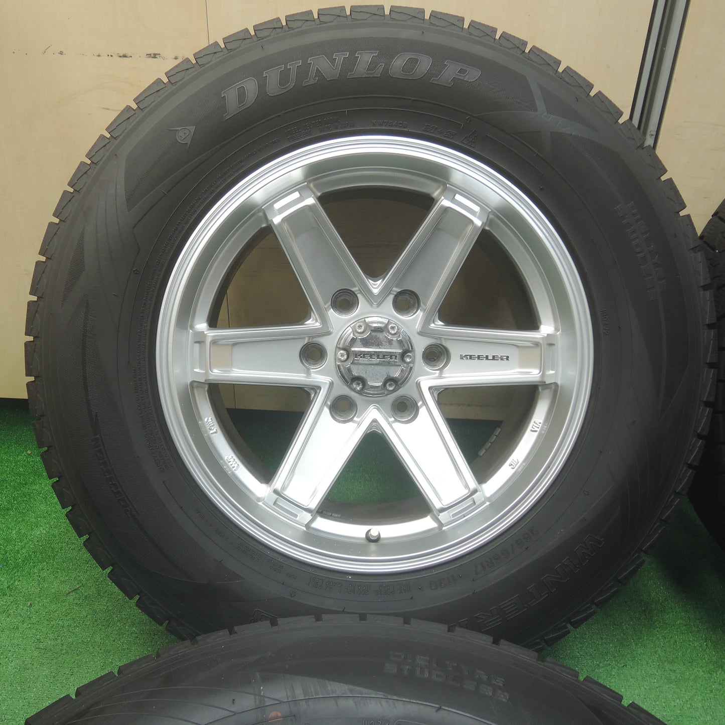 *送料無料*超バリ溝！20年！キレイ！9.5分以上★ランクル 等 KEELER キーラー 265/65R17 スタッドレス ダンロップ ウインターマックス SJ8 17インチ PCD139.7/6H★3112801SYス