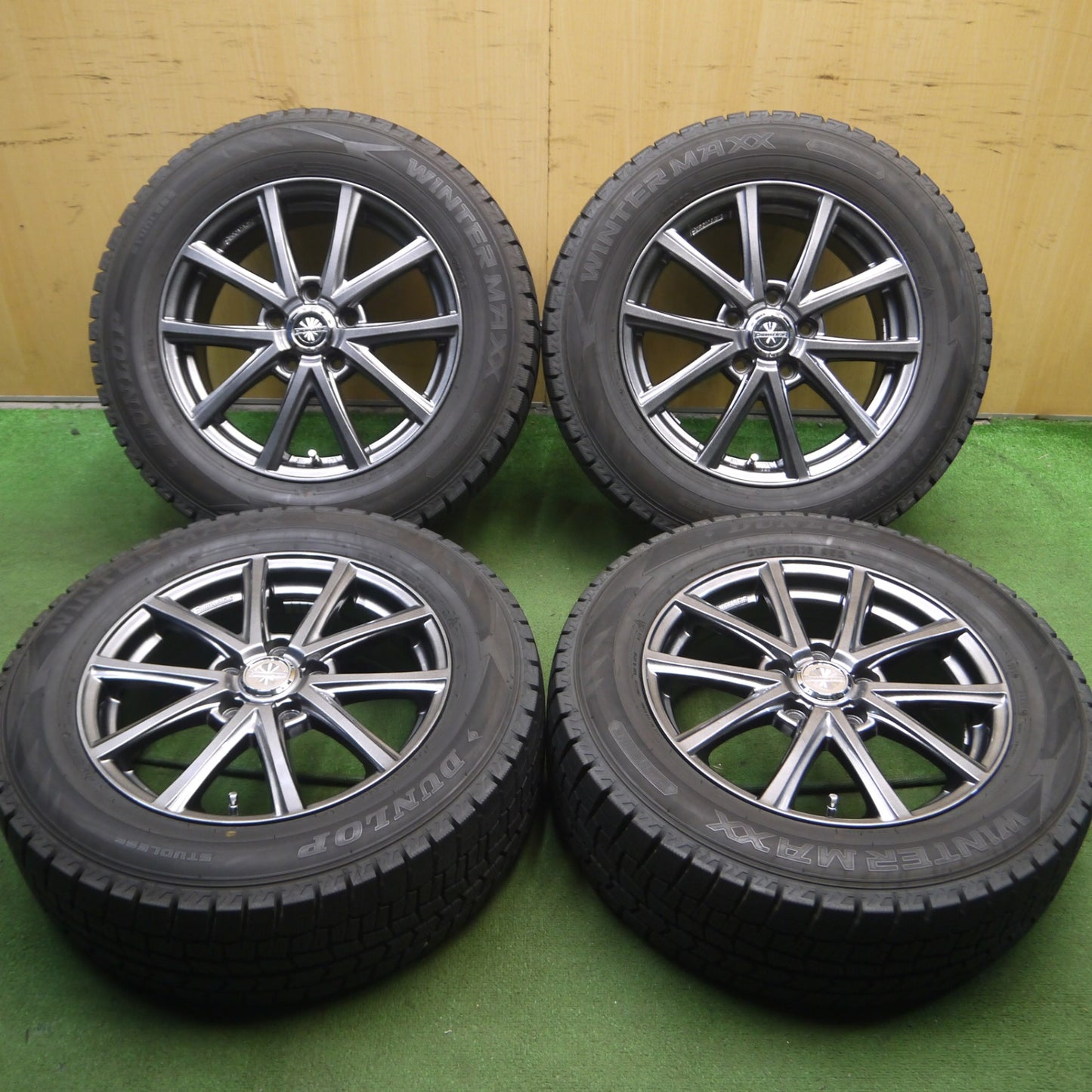 *送料無料* 超バリ溝！キレイ！9.5分以上★スタッドレス 215/60R16 ダンロップ ウインターマックス WM02 EUROMAGIC ユーロマジック PCD114.3/5H★4031206Hス