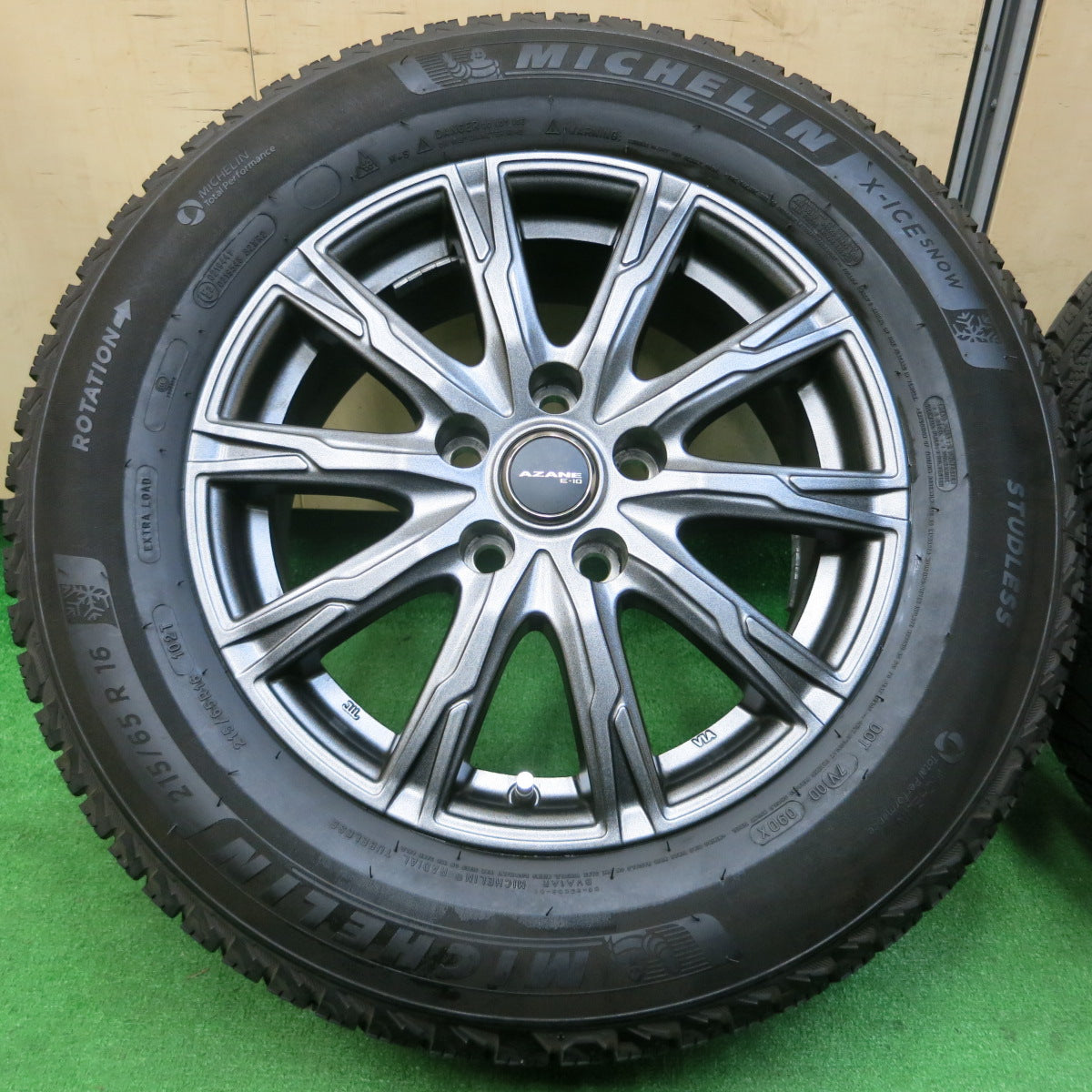 *送料無料*バリ溝！20年！綺麗！9.5分★スタッドレス 215/65R16 ミシュラン X-ICE SNOW AZANE E-10 16インチ PCD114.3/5H★3121607イス