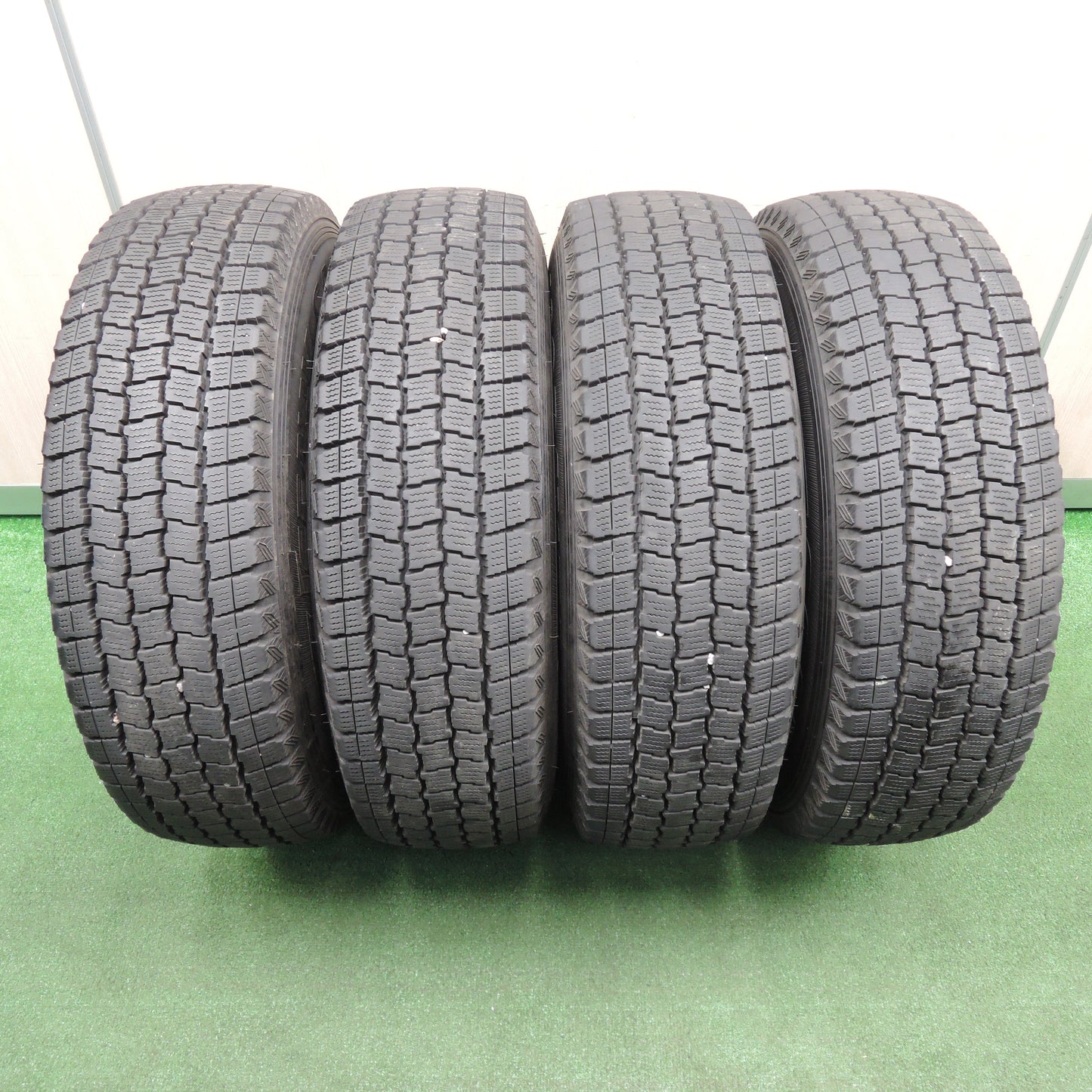 *送料無料*バリ溝！20年！キレイ！9.5分★ハイエース等 KEELER 195/80R15 スタッドレス グッドイヤー アイスナビ CARGO キーラー 15インチ PCD139.7/6H★3121307TNス