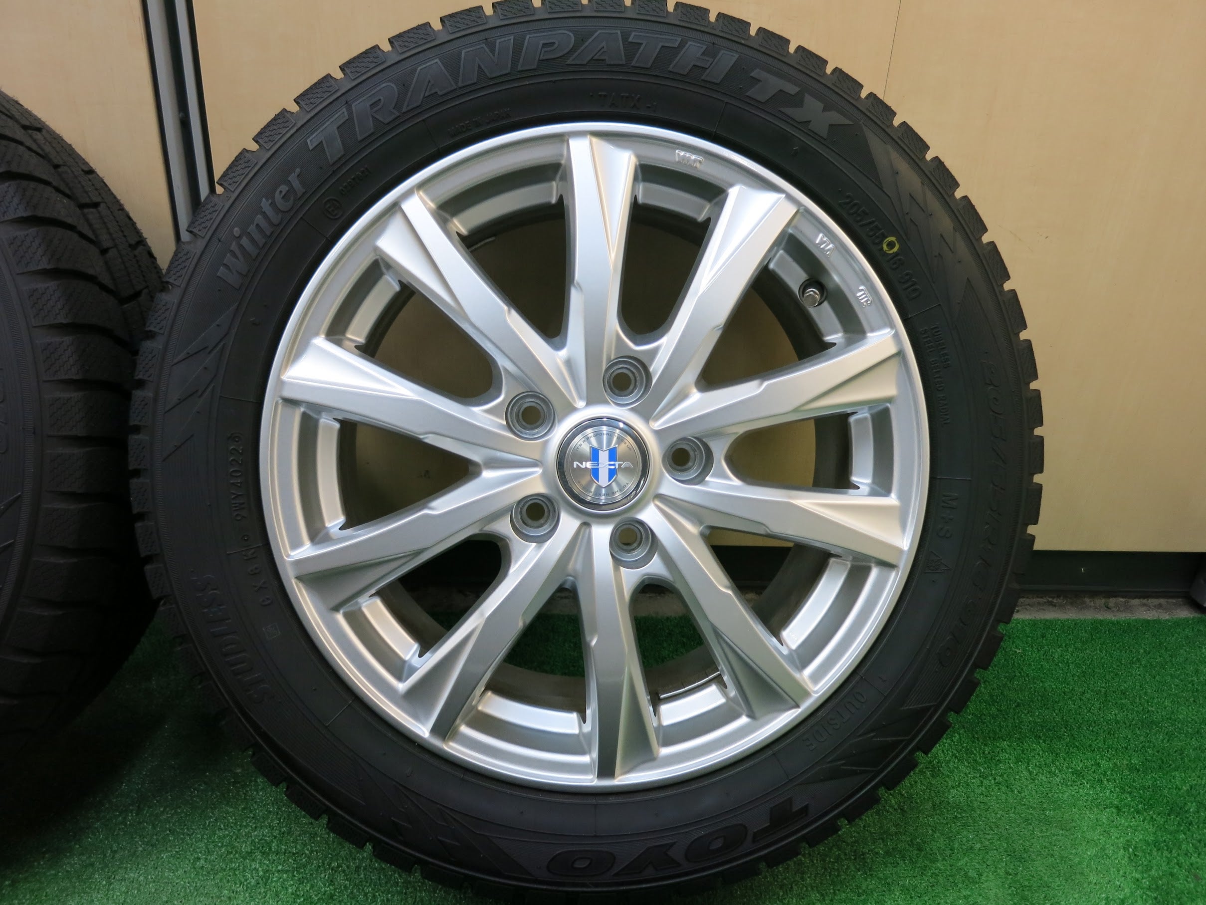 送料無料]超バリ溝！22年！キレイ！ほぼ10分☆スタッドレス 205/55R16 トーヨー ウインタートランパス TX NEXTA ネクス |  名古屋/岐阜の中古カー用品・工具の買取/販売ならガレージゲット