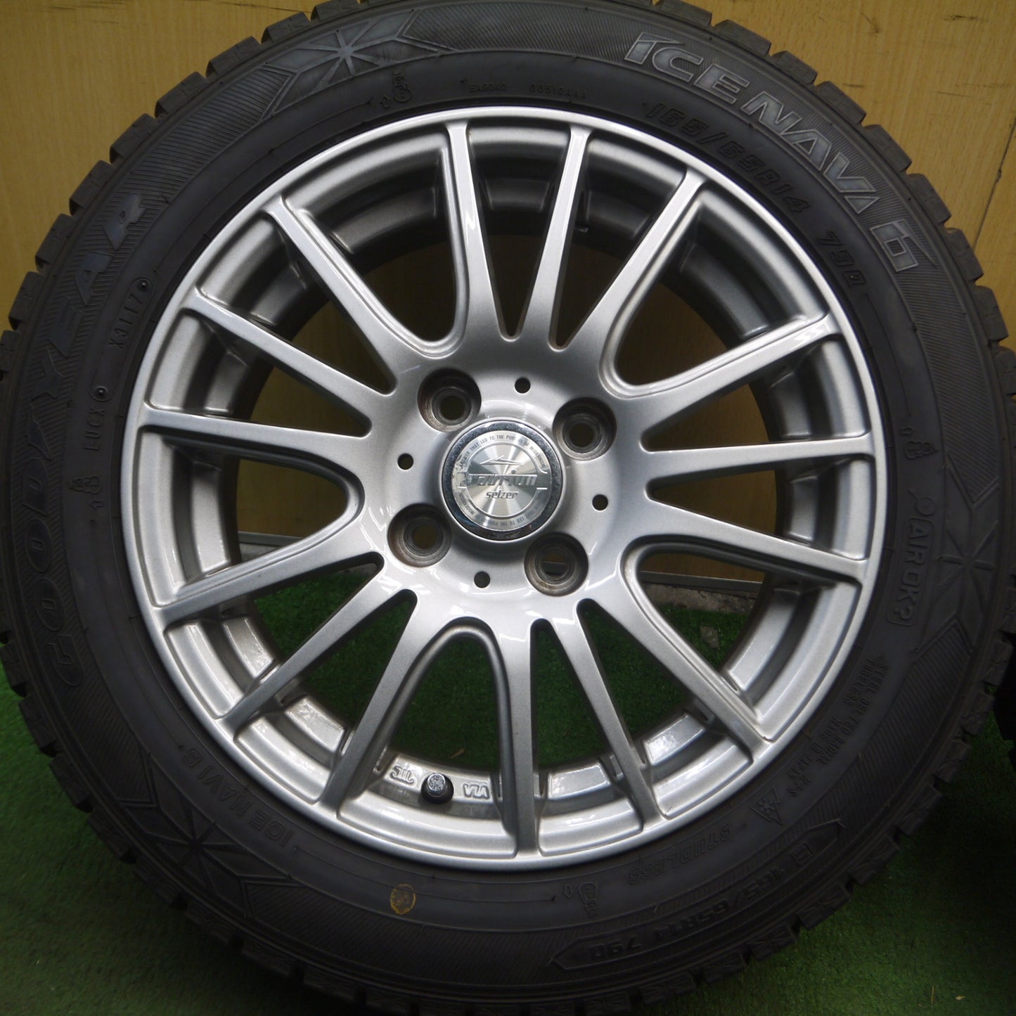 *送料無料* バリ溝！キレイ！9分★スタッドレス 165/65R14 グッドイヤー アイスナビ6 ravrion selzer ラブリオン 14インチ PCD100/4H★4021306Hス