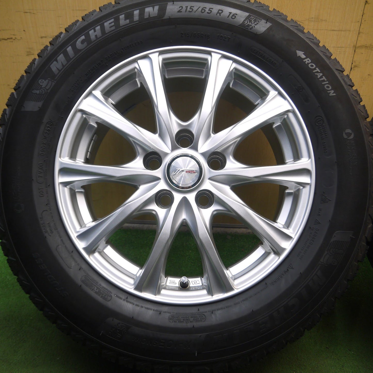 [送料無料] バリ溝！20年！キレイ★9.5分★スタッドレス 215/65R16 ミシュラン X-ICE SNOW JOKER ジョーカー PCD114.3/5H★3112801Hス