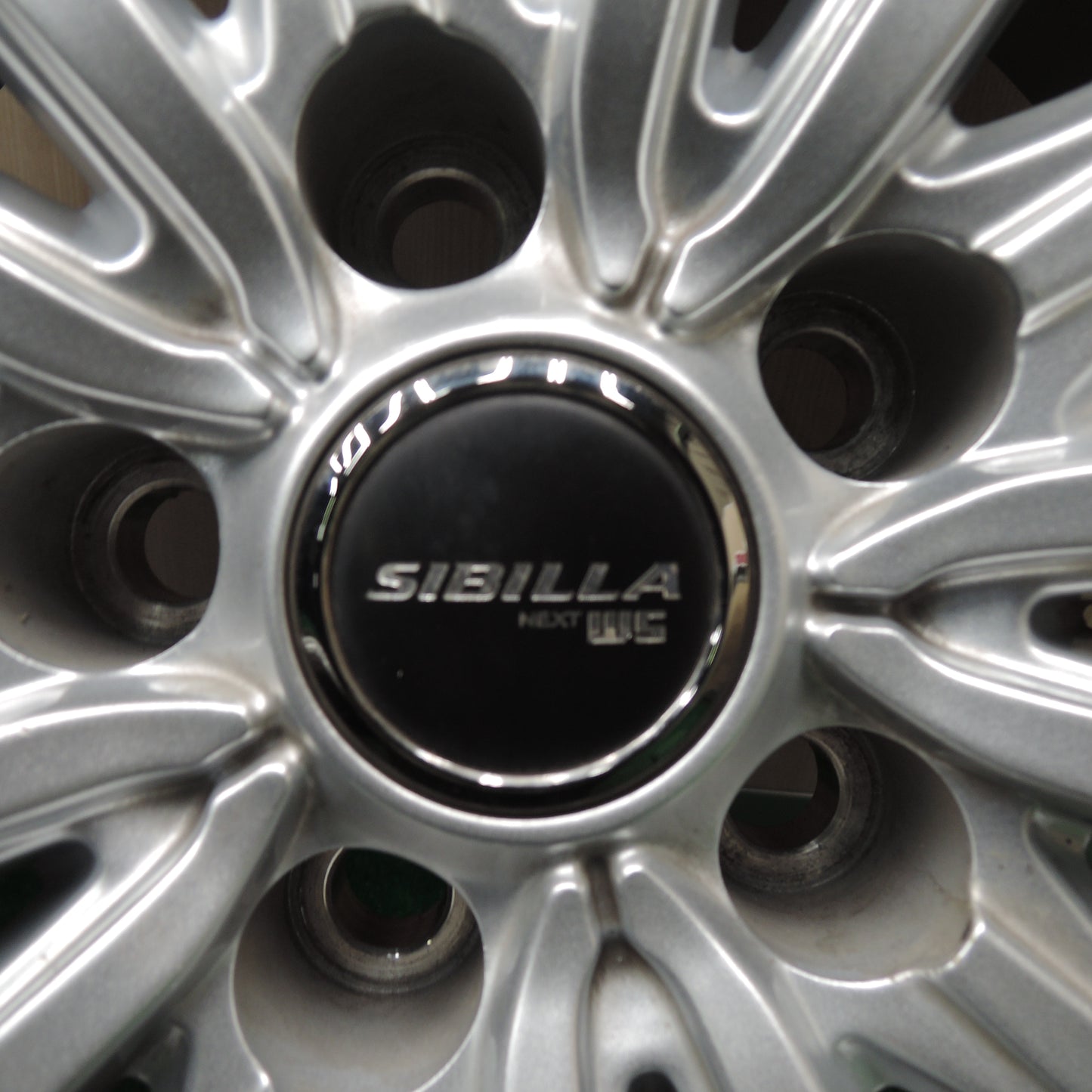 *送料無料*バリ溝！21年！キレイ！9分★スタッドレス 225/65R17 グッドイヤー アイスナビ SUV SIBILLA NEXT W5 シビラ 17インチ PCD114.3/5H★4010208HAス