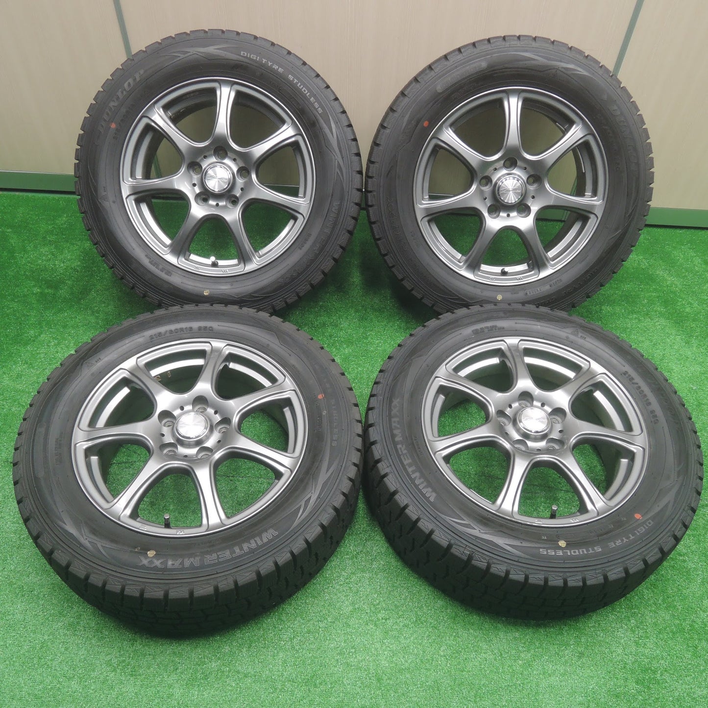 [送料無料]超バリ溝！キレイ！9.5分以上★スタッドレス 215/60R16 ダンロップ ウインターマックス WM01 Esprine 16インチ PCD114.3/5H★3070507SYス