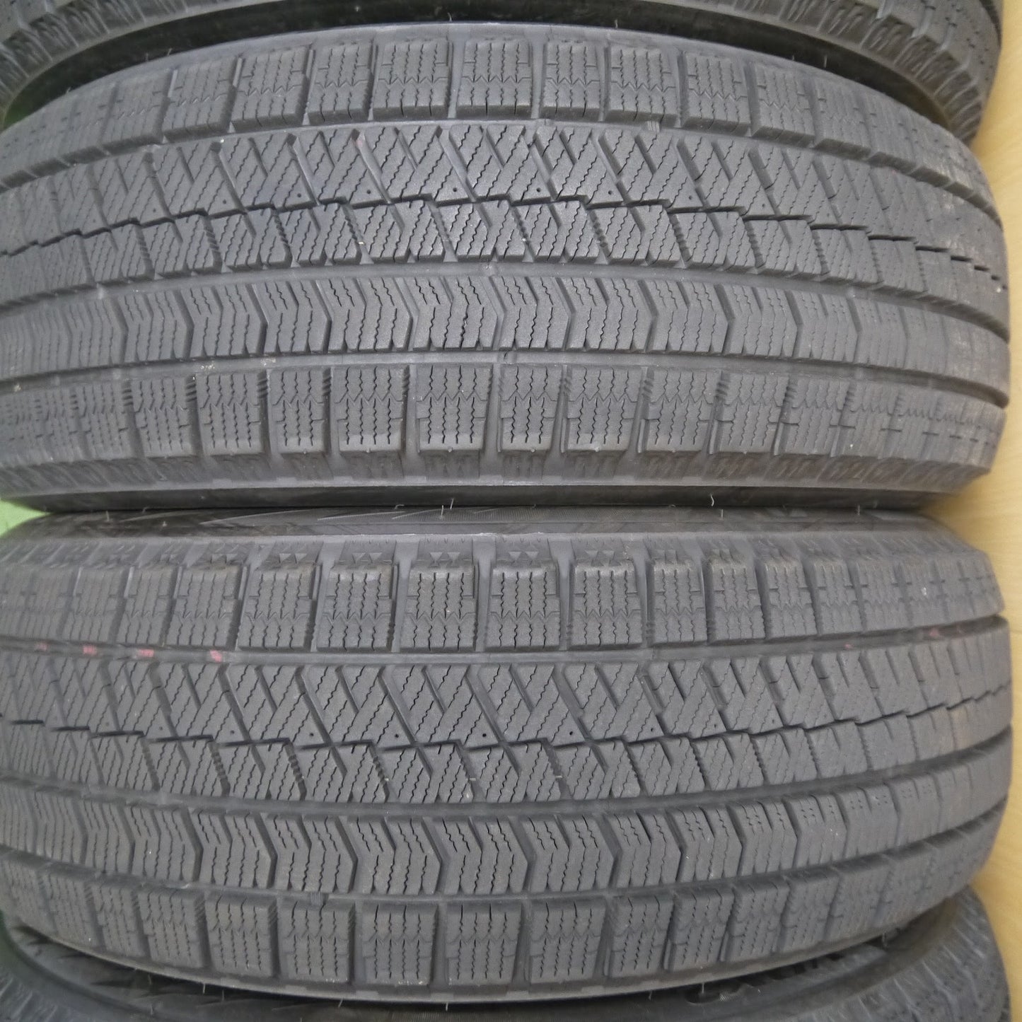 [送料無料]バリ溝！20年！9.5分★スタッドレス 185/60R15 ブリヂストン ブリザック VRX2 タイヤ 15インチ ヤリス ヴィッツ フィット シャトル 等★3040711クスタ