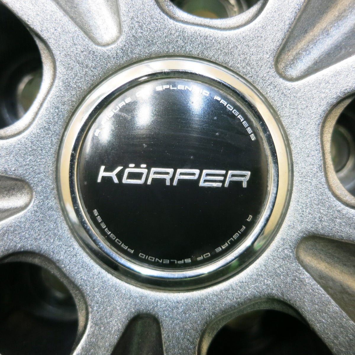 *送料無料*バリ溝！キレイ！9.5分以上★スタッドレス 225/60R17 トーヨー ウインタートランパス TX KORPER ケルパー 17インチ PCD114.3/5H★3103103イス