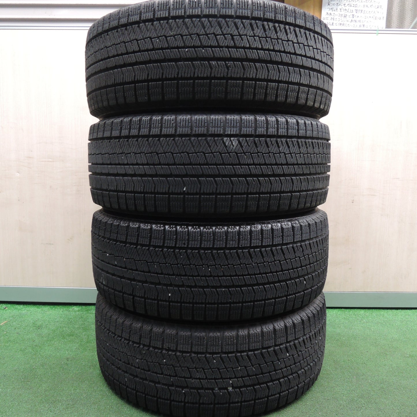 *送料無料*バリ溝！キレイ！9.5分★ベンツ 等 MAK 225/55R17 スタッドレス ブリヂストン ブリザック VRX2 17インチ PCD112/5H★4012701HAス