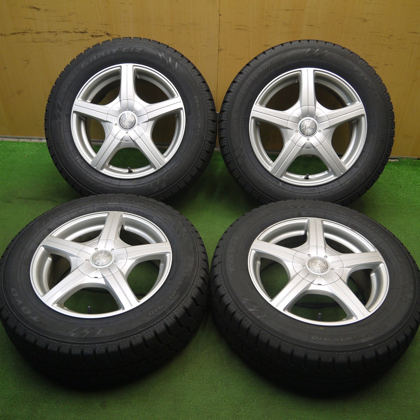 [送料無料]バリ溝！19年！9.5分★スタッドレス 195/65R15 トーヨー オブザーブ ガリット GIZ JOKER ジョーカー 15インチ PCD100 114.3/5H マルチ★3071807Hス