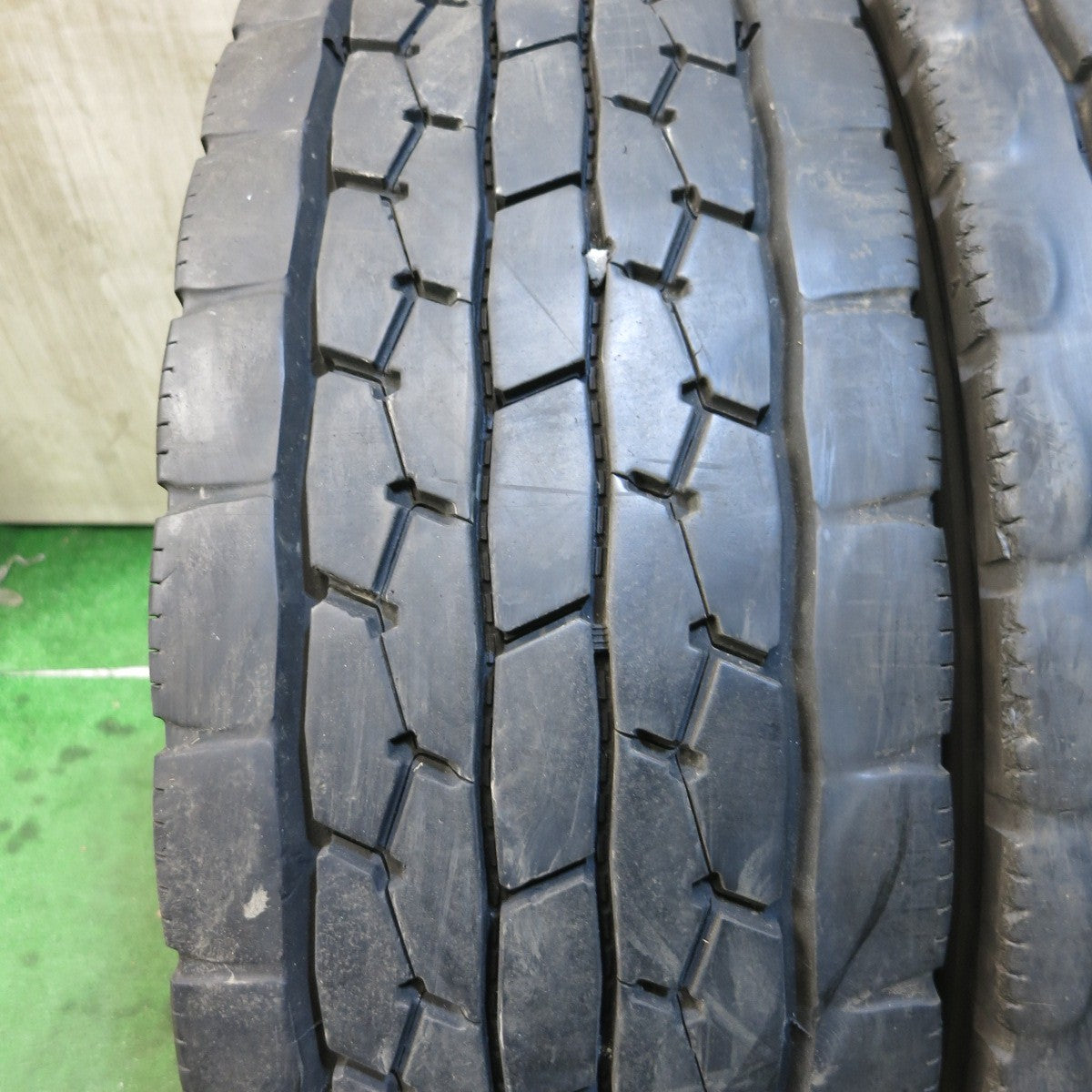 *送料無料*バリ溝！8.5分★トラック タイヤ 245/70R19.5 136/134J ダンロップ エナセーブ SP688 DECTES ミックス オールシーズン 19.5インチ★4013105クスタ