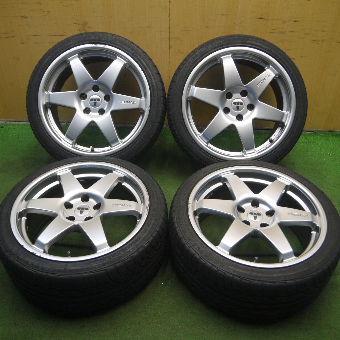 *送料無料* バリ溝！9分★ワーゲン 等 TECMAG 225/40R18 ATR SPORT テクマグ 18インチ PCD112/5H★4030405Hノ