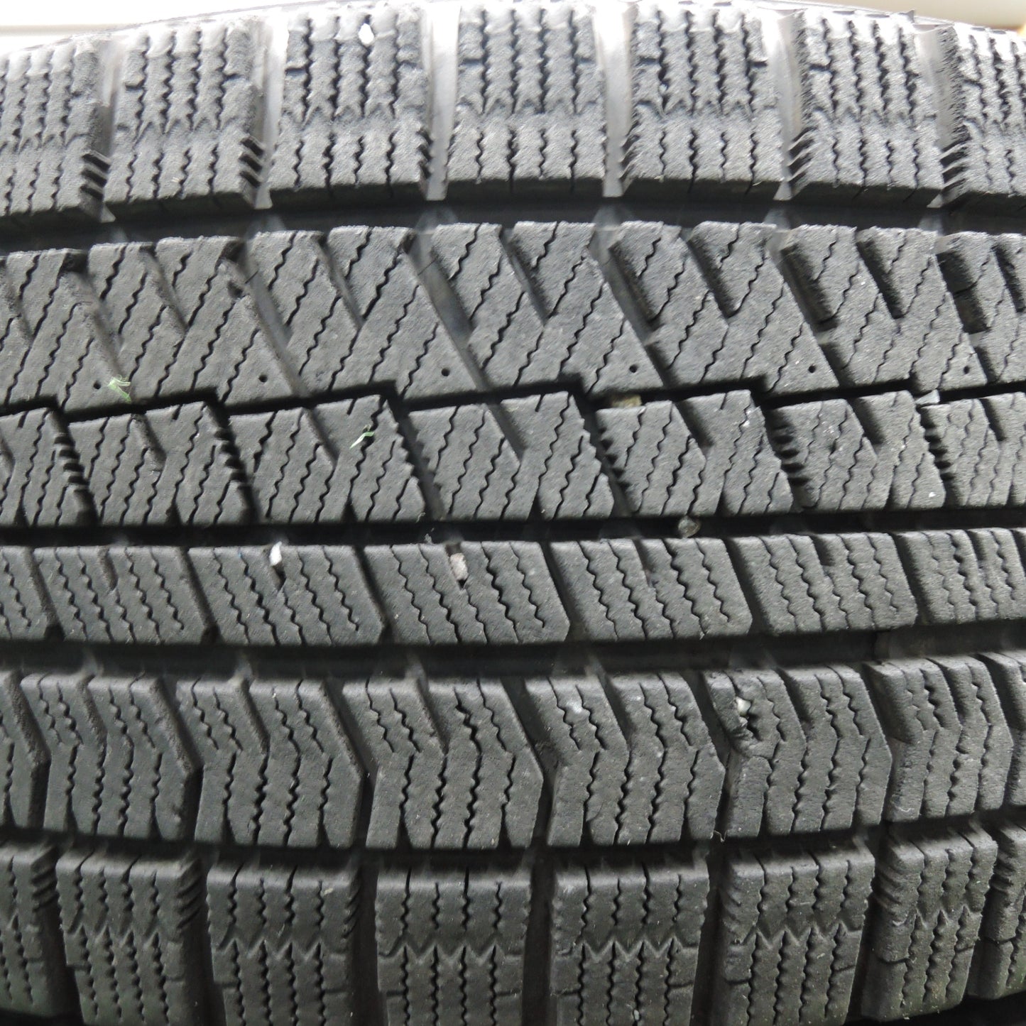 *送料無料*バリ溝！キレイ！9.5分★ベンツ 等 MAK 225/55R17 スタッドレス ブリヂストン ブリザック VRX2 17インチ PCD112/5H★4012701HAス