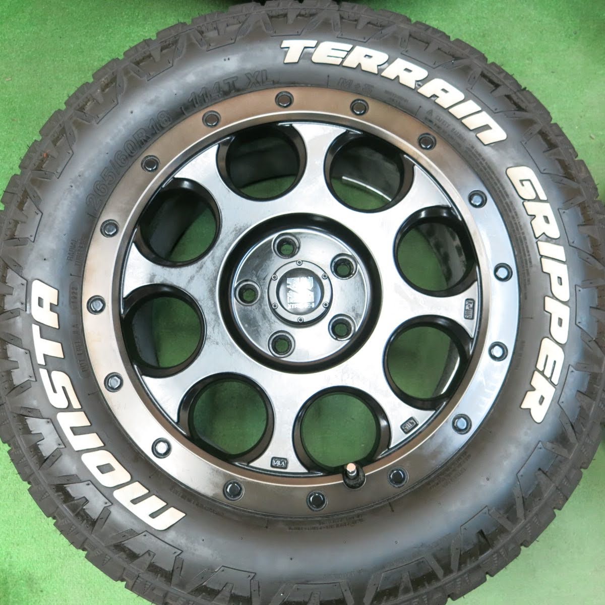 [送料無料]バリ溝！22年！キレイ！9.5分★ジープ 等 XTREME-J XJ03 265/60R18 ホワイトレター モンスタ テレーン エクストリームJ PCD127/5H★3092507ヒノ