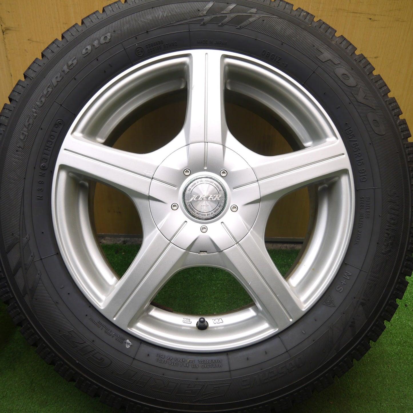 [送料無料]バリ溝！19年！9.5分★スタッドレス 195/65R15 トーヨー オブザーブ ガリット GIZ JOKER ジョーカー 15インチ PCD100 114.3/5H マルチ★3071807Hス