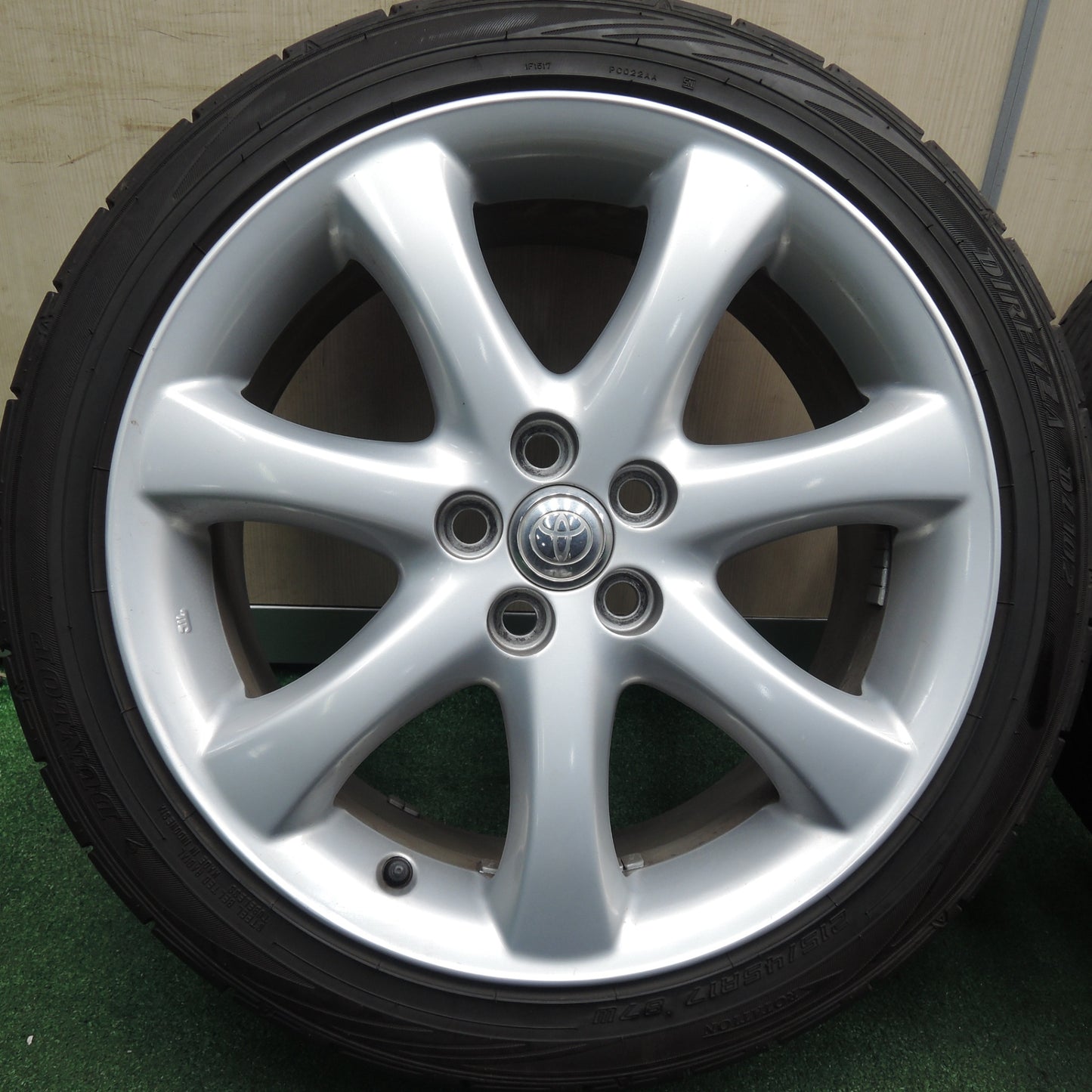 *送料無料* バリ溝！20年！9.5分★トヨタ ウィッシュ 純正 215/45R17 ダンロップ DIREZZA DZ101 DZ102 17インチ PCD100/5H★4020313HAノ