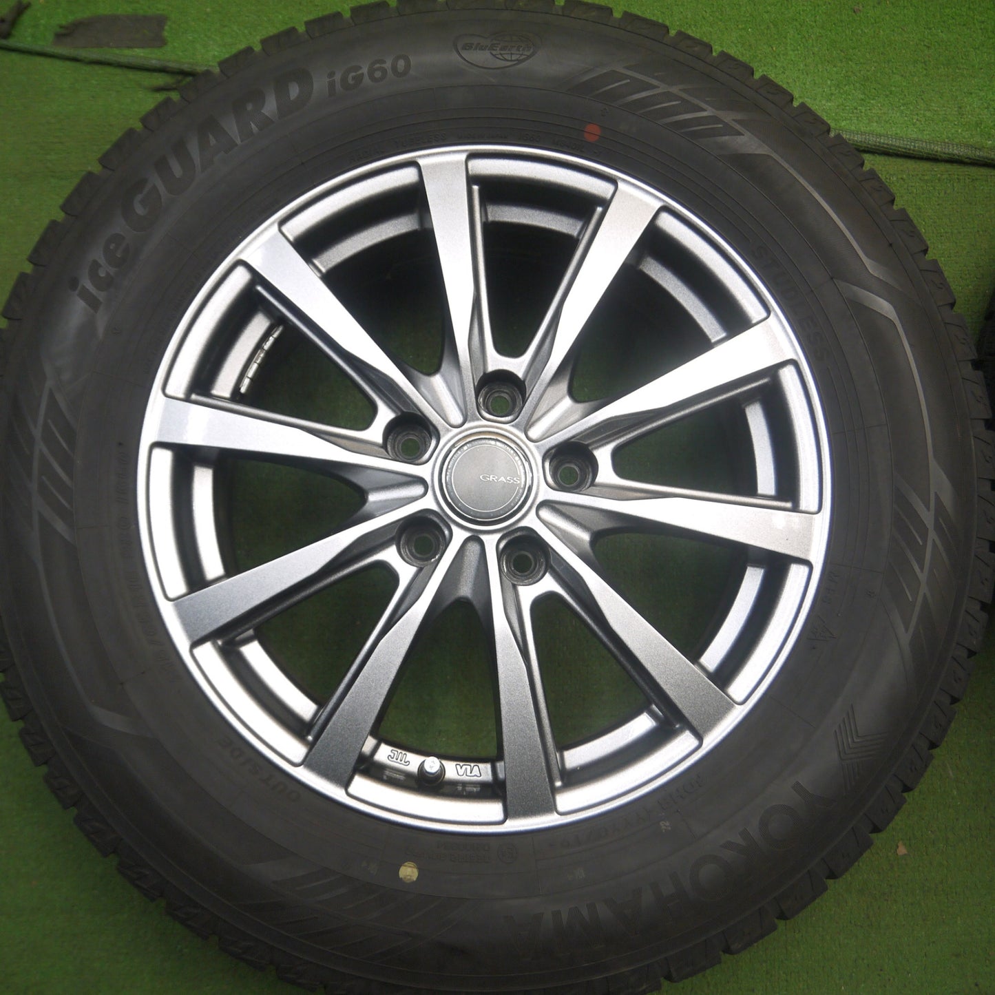 *送料無料* バリ溝！キレイ！9.5分★スタッドレス 215/65R16 ヨコハマ アイスガード iG60 GRASS グラス 16インチ PCD114.3/5H★4021907Hス