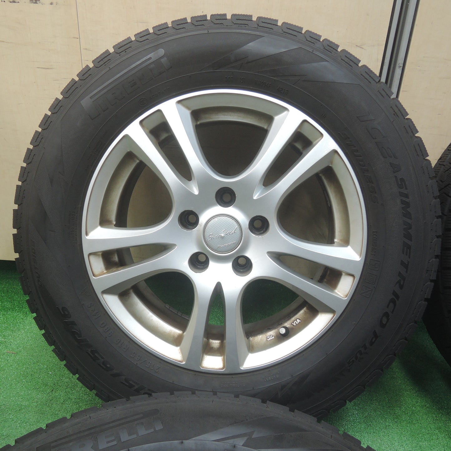 *送料無料*バリ溝！8.5分★スタッドレス 215/65R16 ピレリ アイスアシンメトリコ プラス EuroSpeed MANARAY SPORT マナレイ 16インチ PCD114.3/5H★3121304SYス