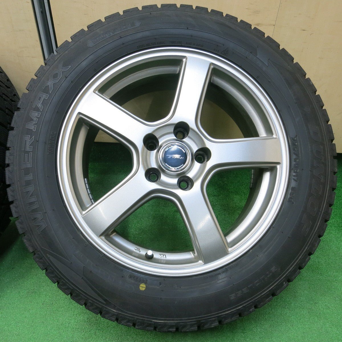 *送料無料* バリ溝！22年！キレイ！9.5分★スタッドレス 225/60R17 ダンロップ ウインターマックス WM02 TOPRUN トップラン 17インチ PCD114.3/5H★4022005イス