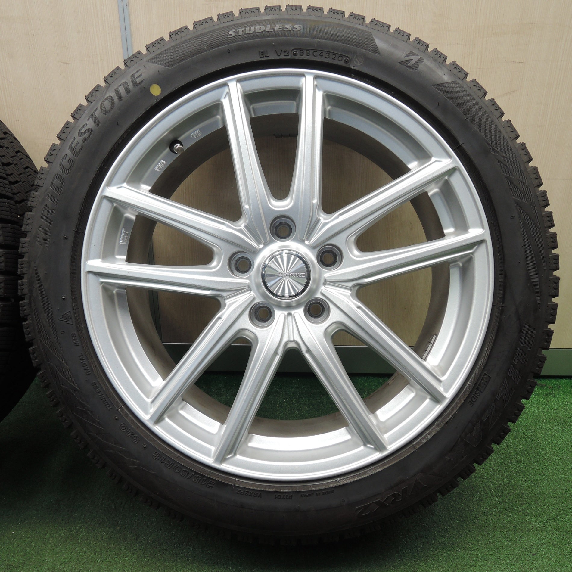 *送料無料* バリ溝！20年！キレイ！ほぼ10分★スタッドレス 215/50R18 ブリヂストン ブリザック VRX2 ECO FORME  エコフォルム 18インチ PCD114.3/5H★4030803NJス