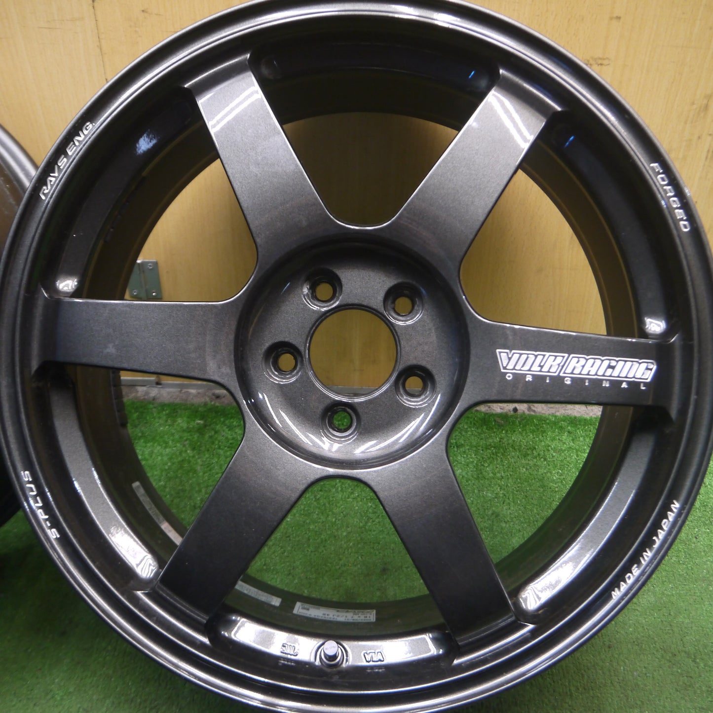 *送料無料*キレイ★RAYS VOLK RACING TE37SAGA S-plus 18インチ ホイール 18×7.5J PCD100/5H レイズ★3101304Hホ