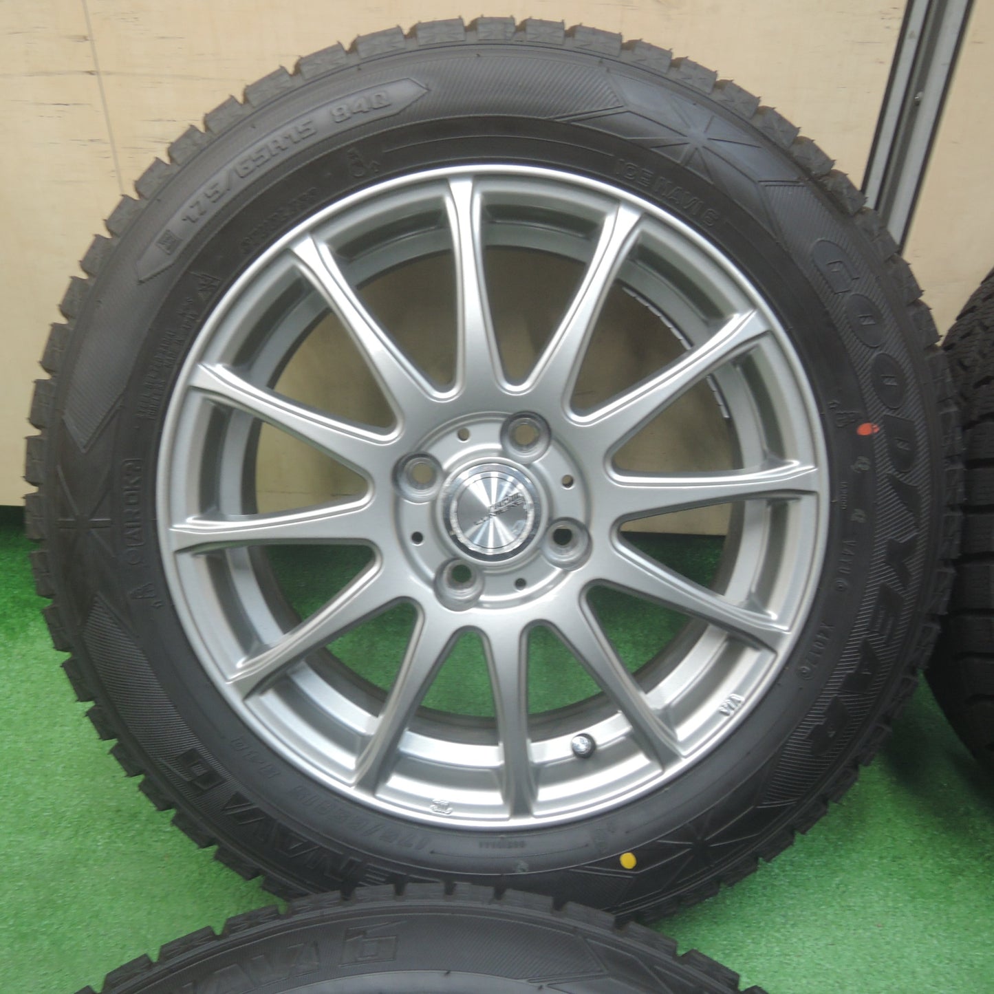 *送料無料* バリ溝！キレイ！ほぼ10分★スタッドレス 175/65R15 グッドイヤー アイスナビ6 ravrion LUMIERE ラブリオン 15インチ PCD100/4H★4022103SYス