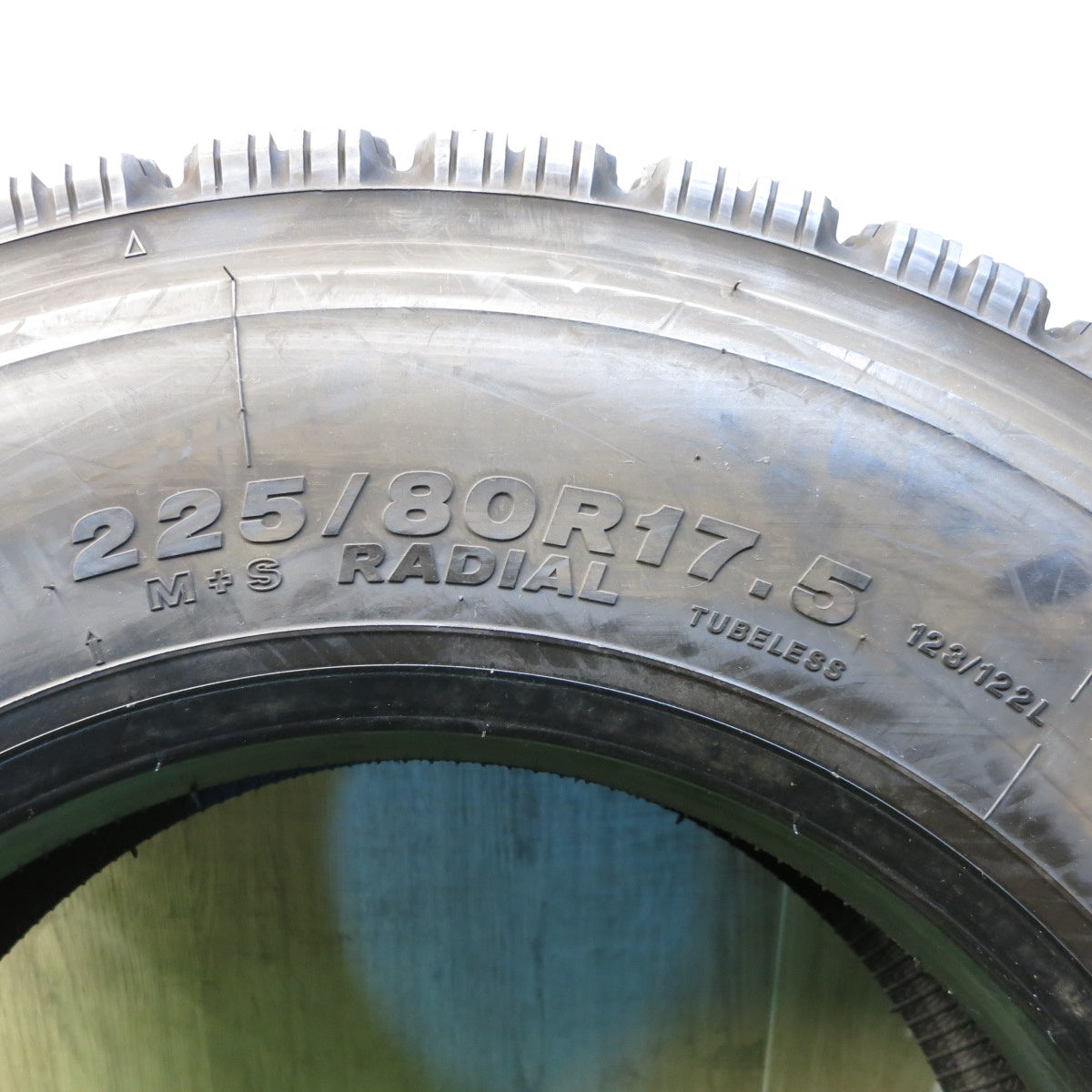 *送料無料* バリ溝！22年！9分★トラック タイヤ 225/80R17.5 123/122L スタッドレス ブリヂストン W910 17.5インチ★4020901クスタ