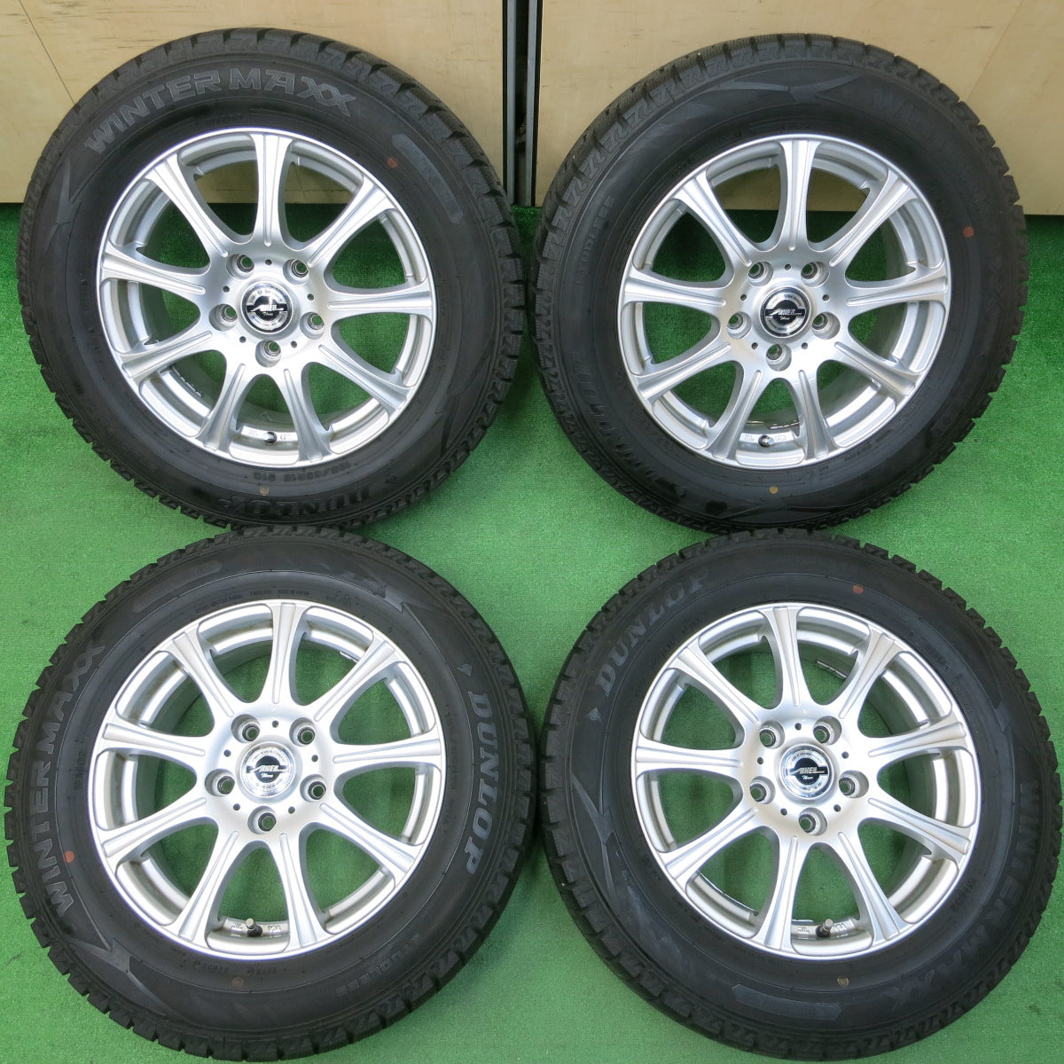 *送料無料*バリ溝！20年！キレイ！9.5分★スタッドレス 195/65R15 ダンロップ ウインターマックス WM02 AXEL Three アクセル 15インチ PCD114.3/5H★4010808イス