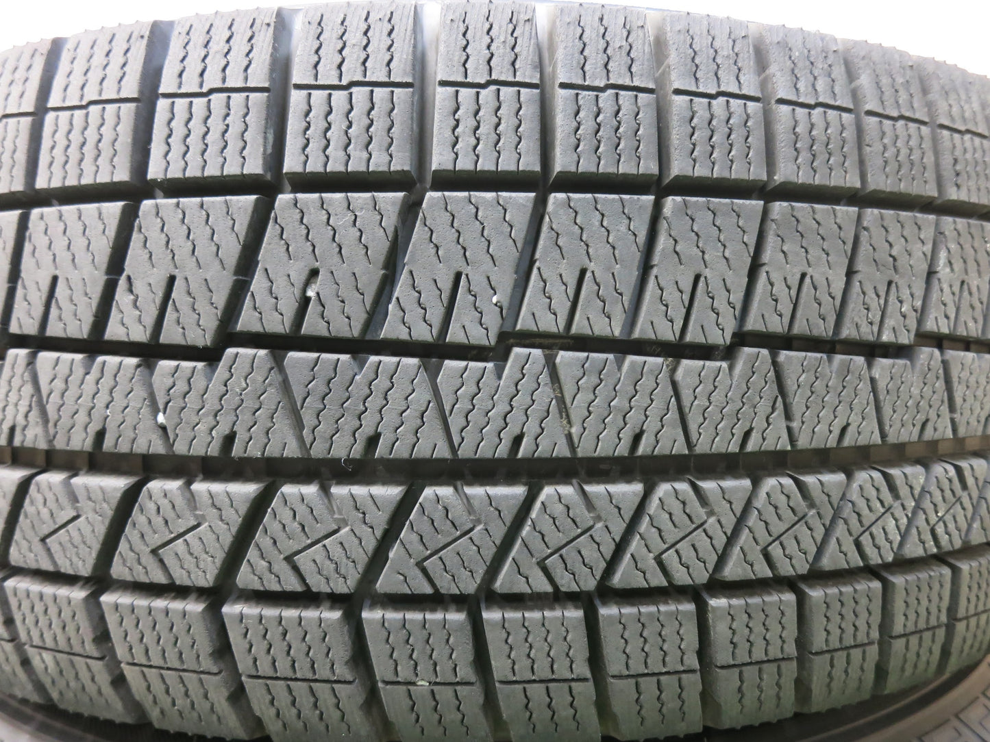 [送料無料]バリ溝！20年！キレイ！9.5分★スタッドレス 215/65R16 ダンロップ ウインターマックス03 Fang ファング 16インチ PCD114.3/5H★3021806ヒス