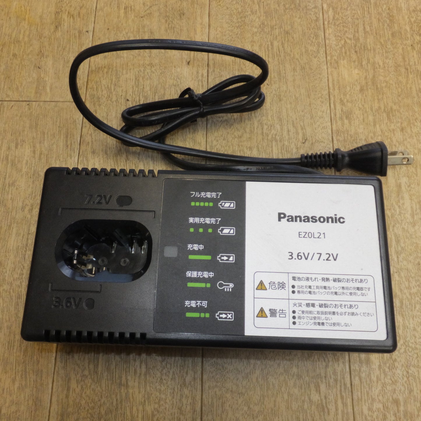 [送料無料]キレイ★パナソニック Panasonic 充電スティックドリルドライバー EZ7421LA2S-R DC7.2V★