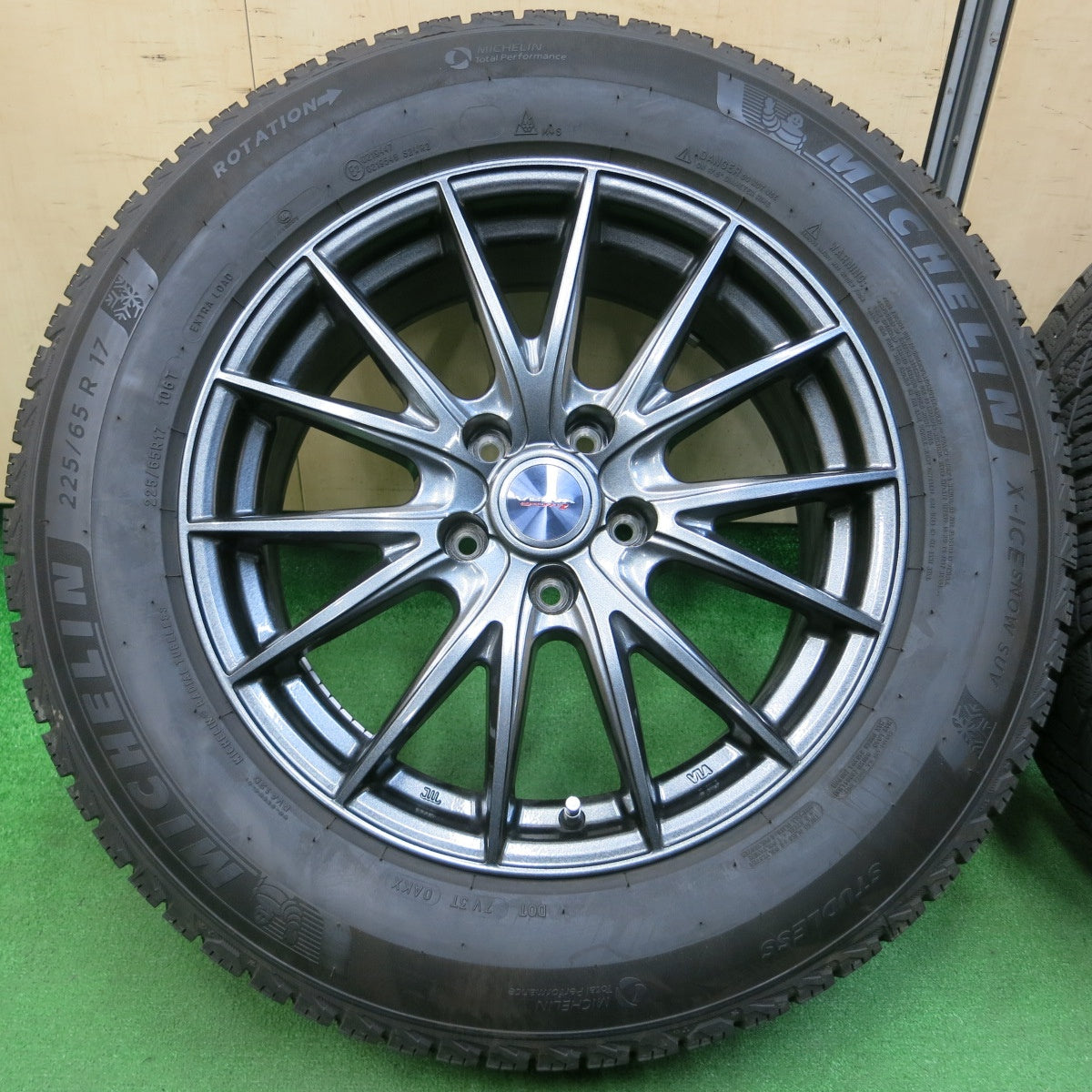 *送料無料* 超バリ溝！22年！キレイ！9.5分以上★スタッドレス 225/65R17 ミシュラン X-ICE SNOW SUV VELVA SPORTZ ヴェルヴァ PCD114.3/5H★4022001イス