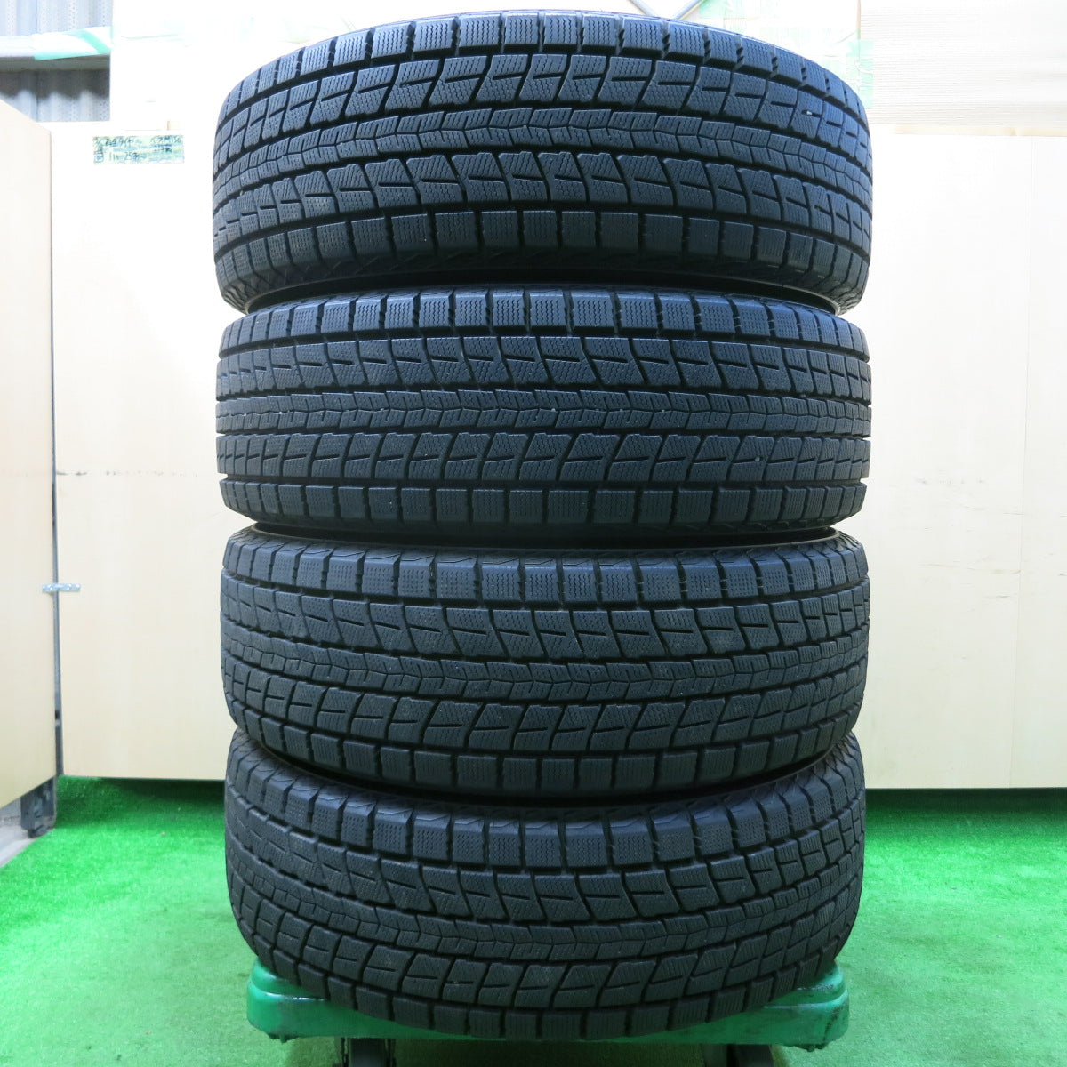 *送料無料*バリ溝！20年！9.5分★スタッドレス 225/65R17 ダンロップ ウインターマックス SJ8 タイヤ 17インチ ハリアー エクストレイル 等★3120606イスタ