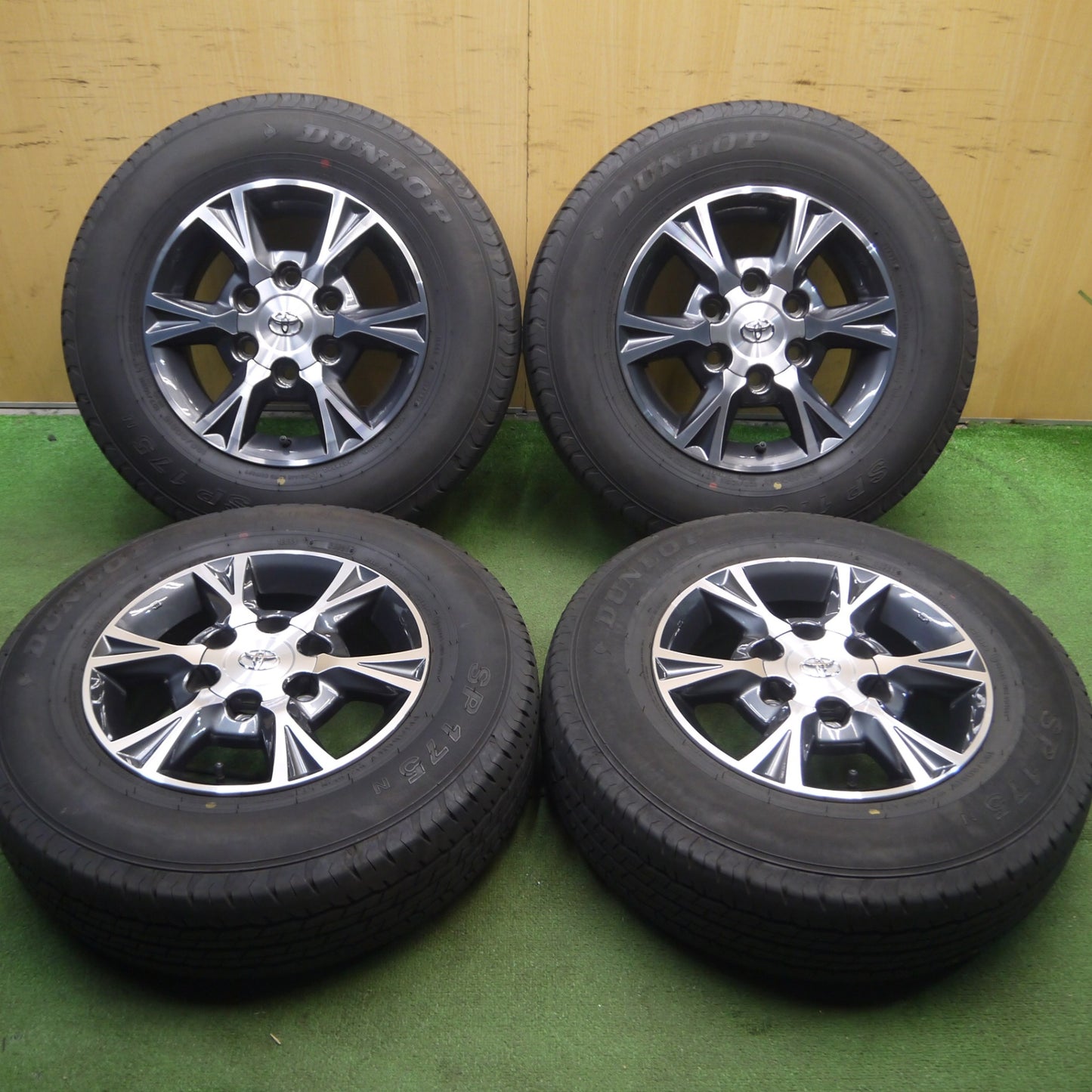 *送料無料* バリ溝！21年！キレイ！9.5分★トヨタ 200系 ハイエース 純正 OP 195/80R15 107/105N ダンロップ SP175N PCD139.7/6H★4031201Hス