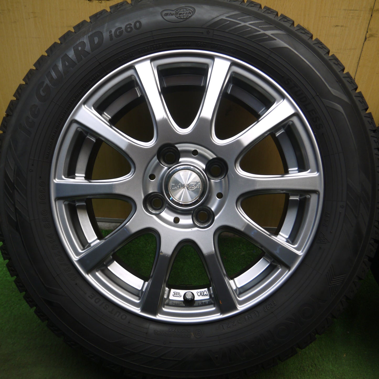 *送料無料*バリ溝！21年！9.5分以上★スタッドレス 175/65R14 ヨコハマ アイスガード iG60 LAYCEA レイシア 14インチ PCD100/4H★4010501Hス